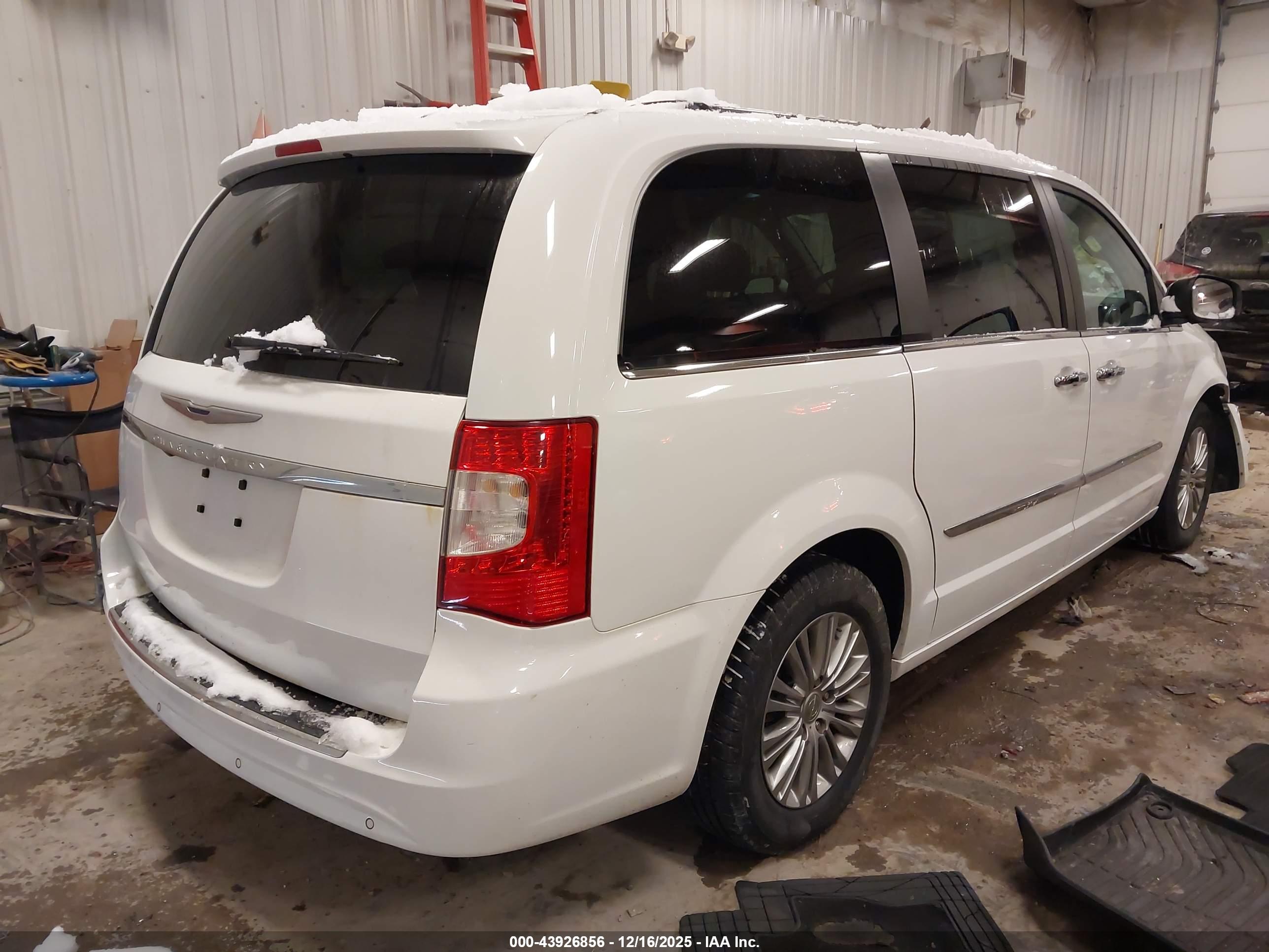 CHRYSLER TOWN image 4