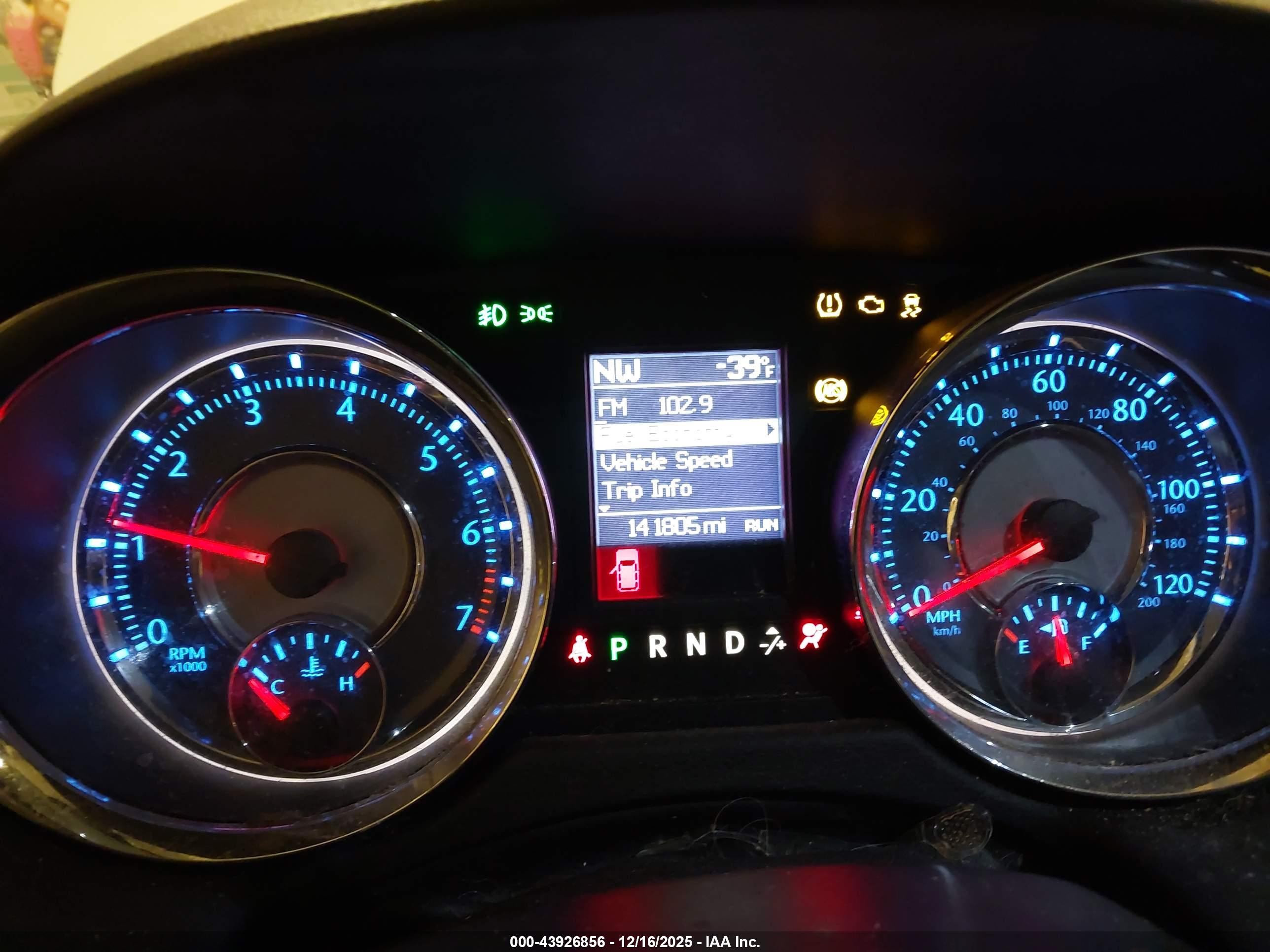 CHRYSLER TOWN image 7
