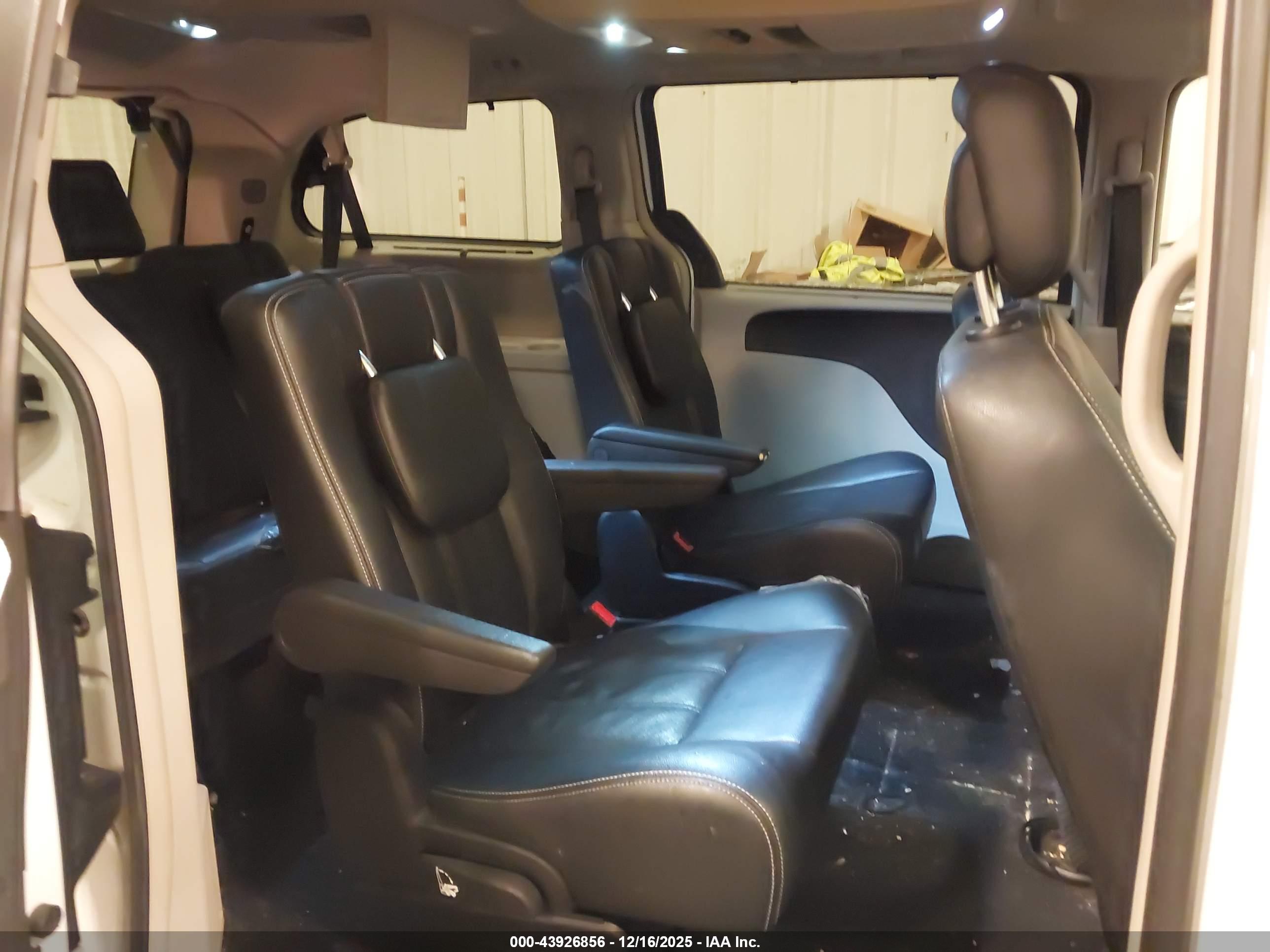 CHRYSLER TOWN image 8
