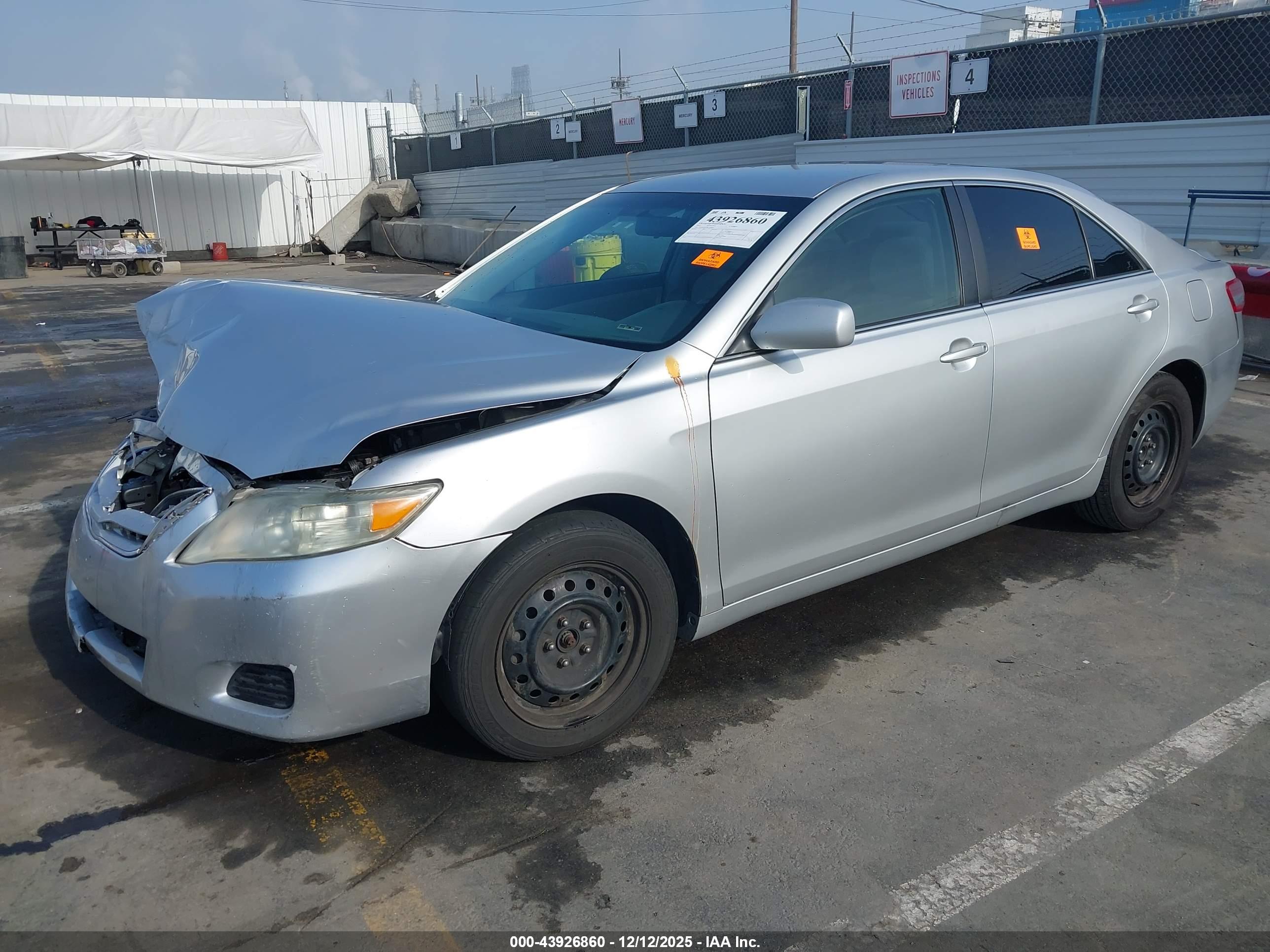 TOYOTA CAMRY image 2