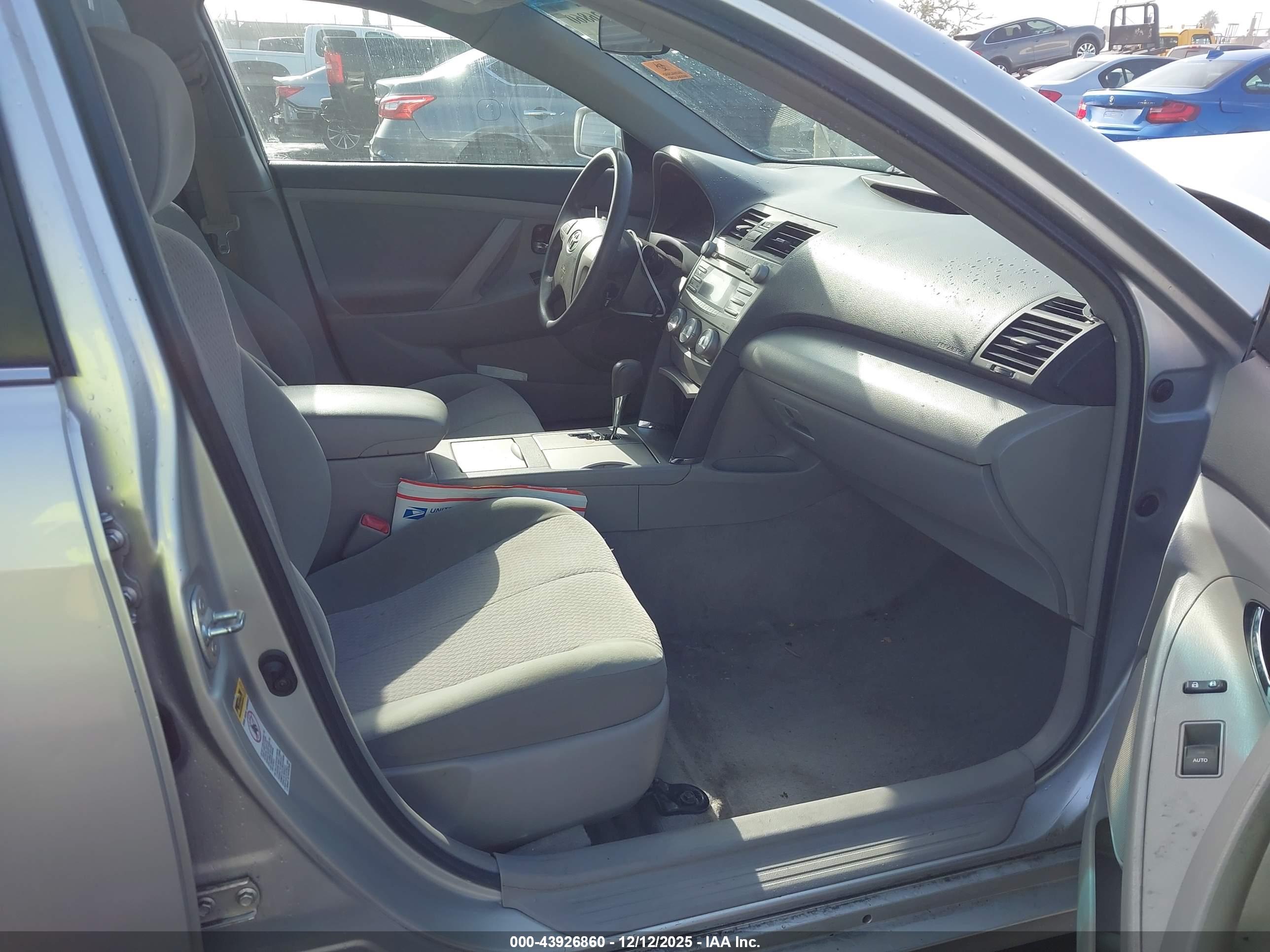 TOYOTA CAMRY image 5
