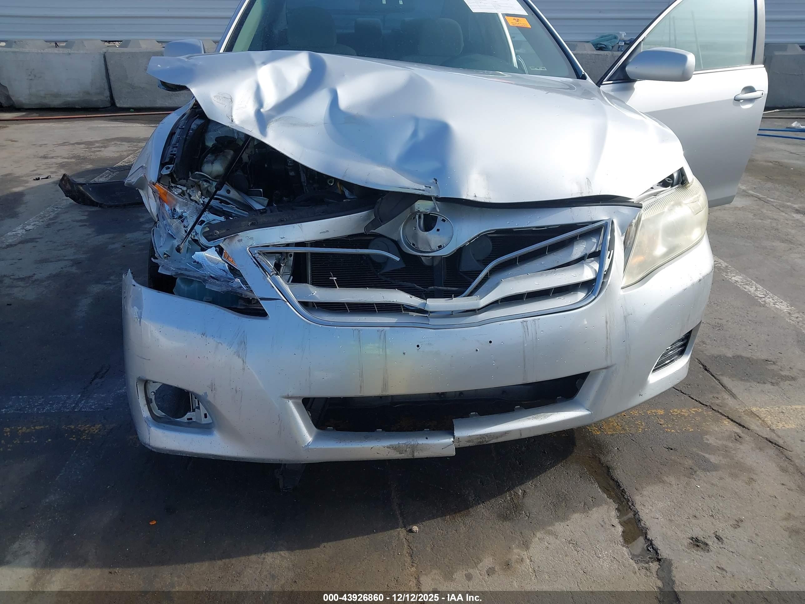 TOYOTA CAMRY image 6