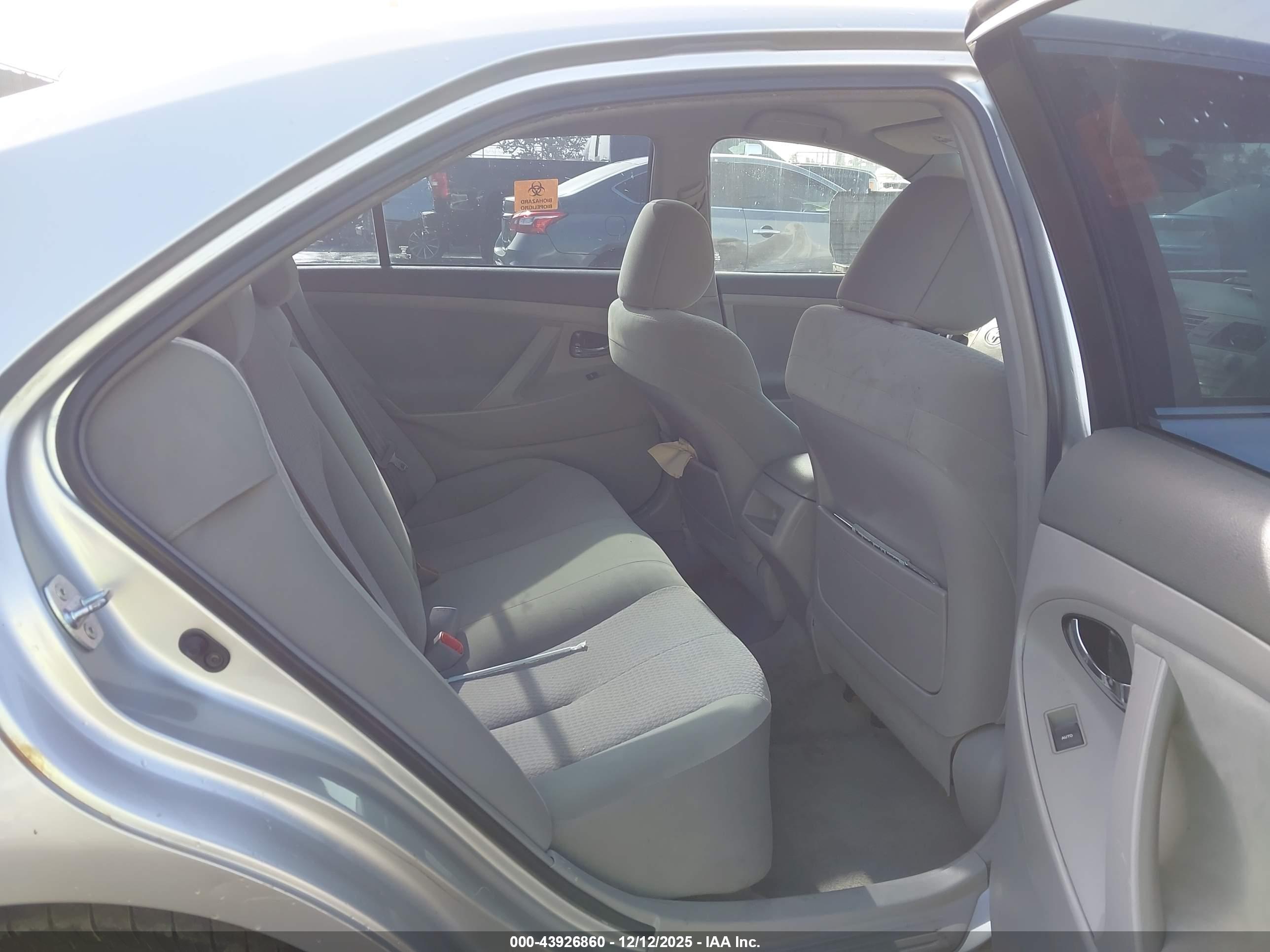 TOYOTA CAMRY image 8