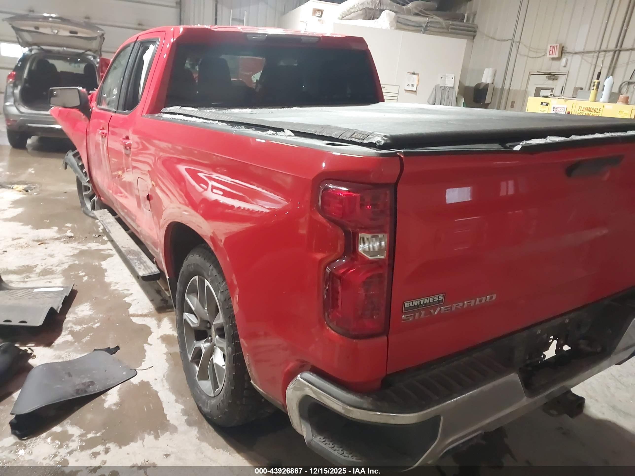 CHEVROLET SILVERADO image 3