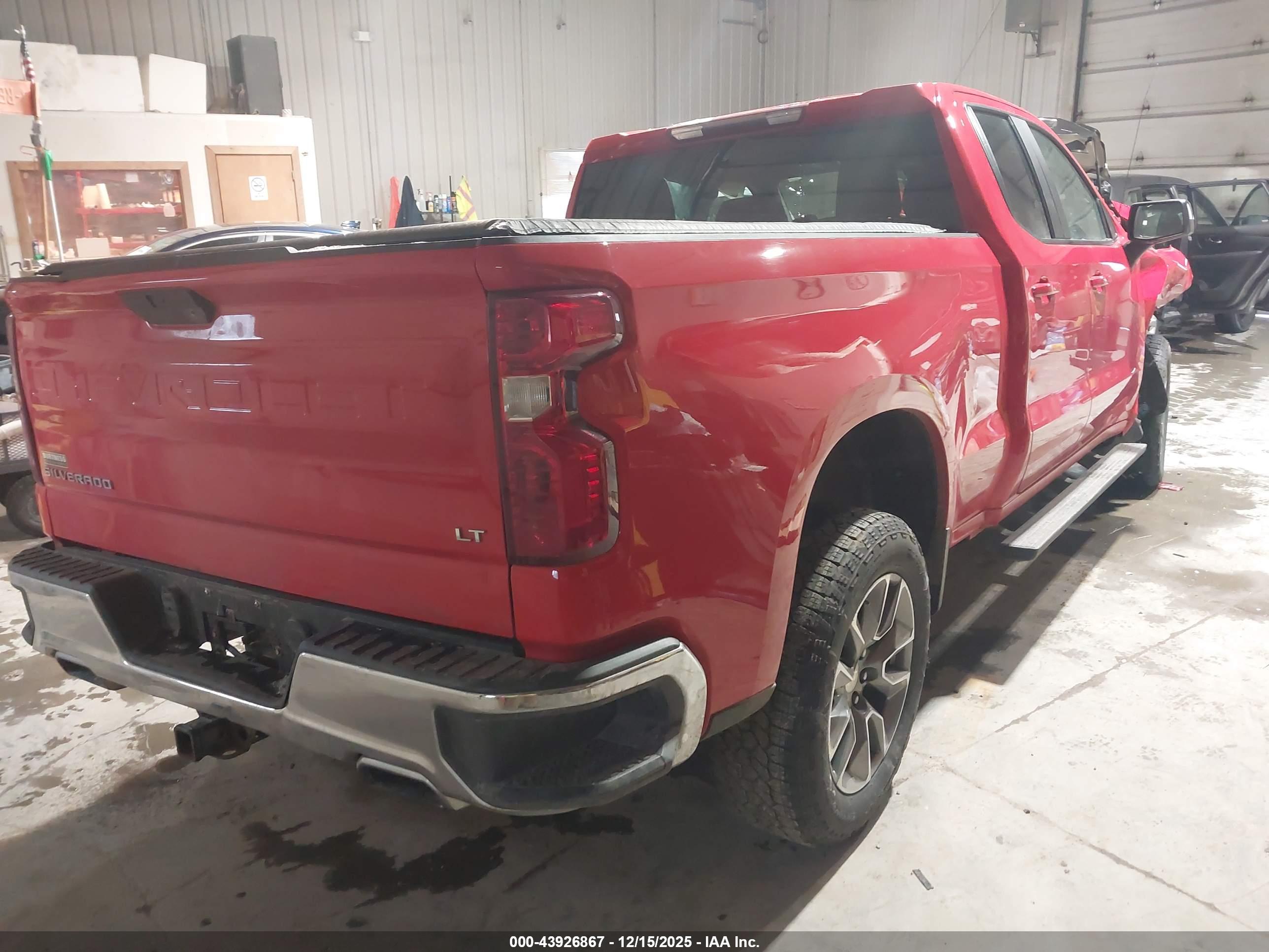 CHEVROLET SILVERADO image 4