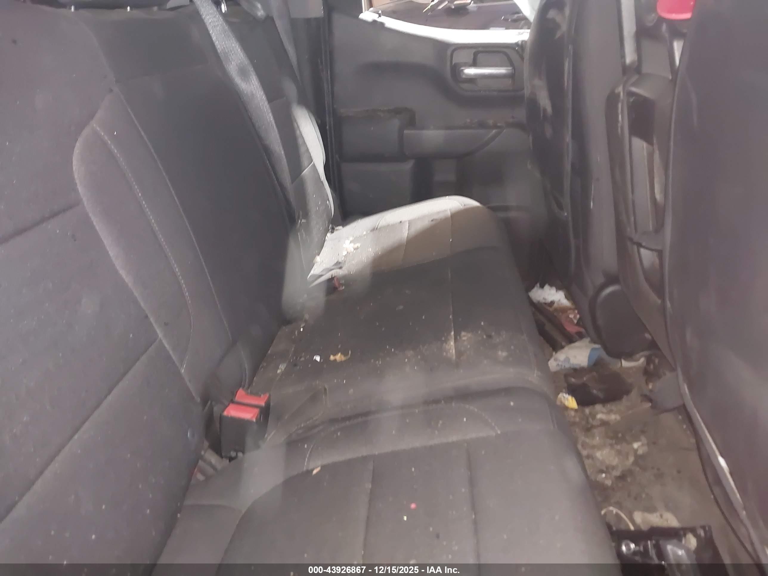 CHEVROLET SILVERADO image 8