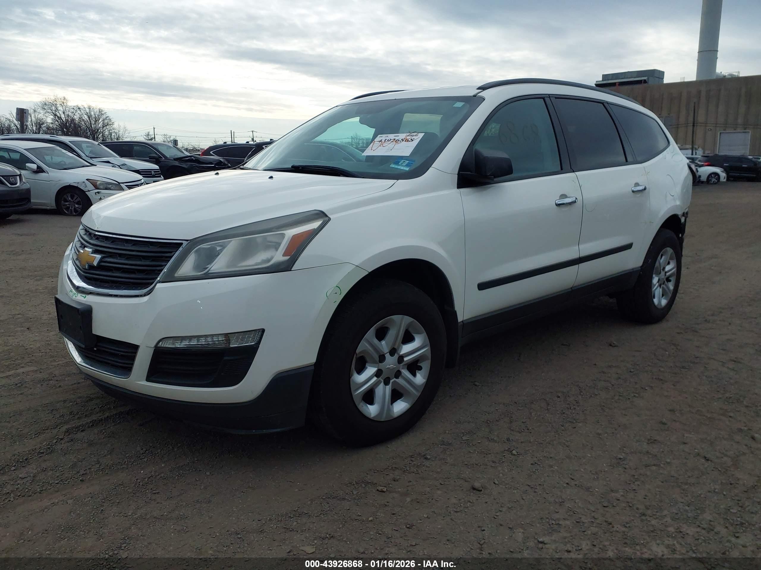 CHEVROLET TRAVERSE image 2