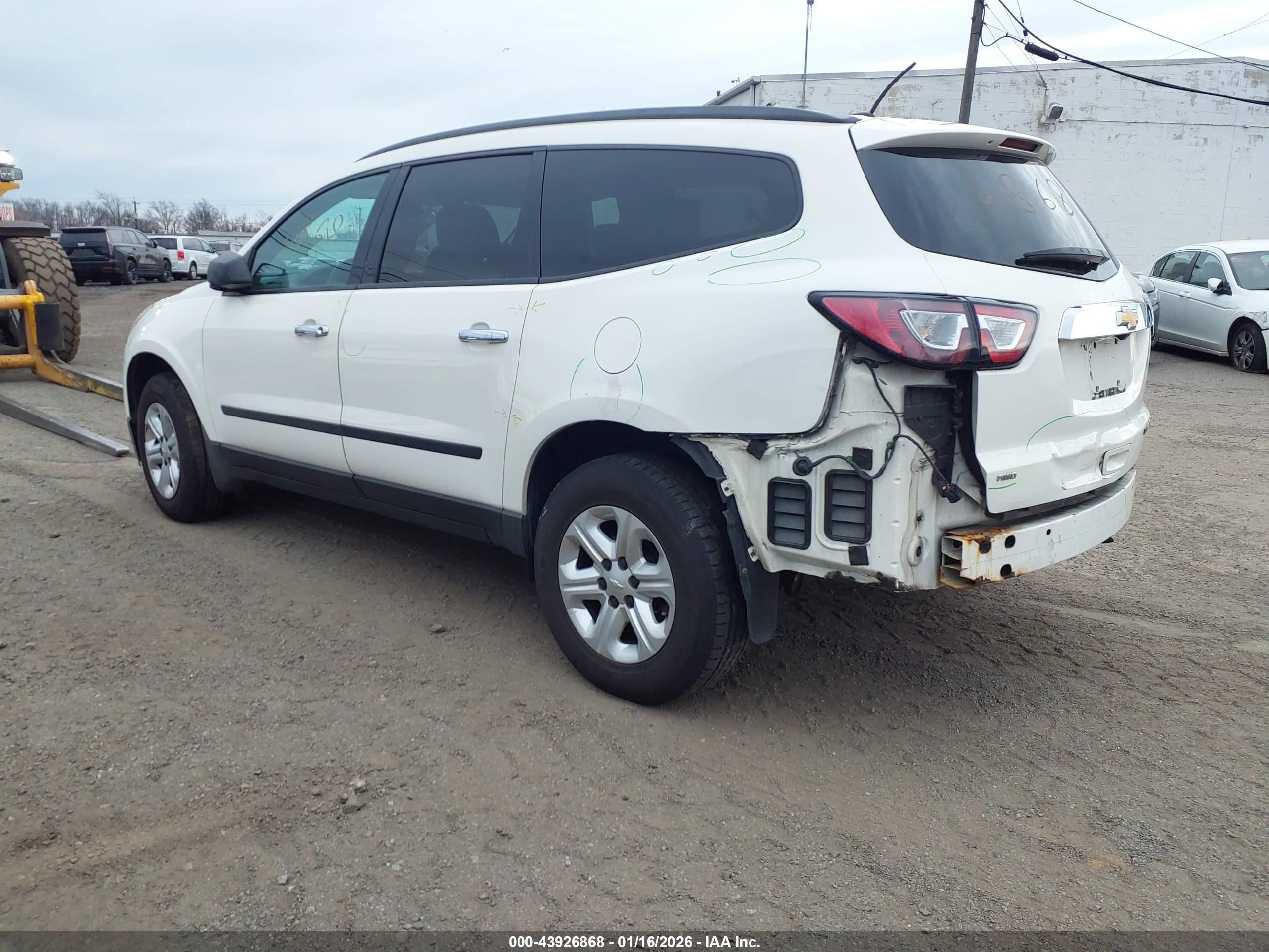 CHEVROLET TRAVERSE image 3
