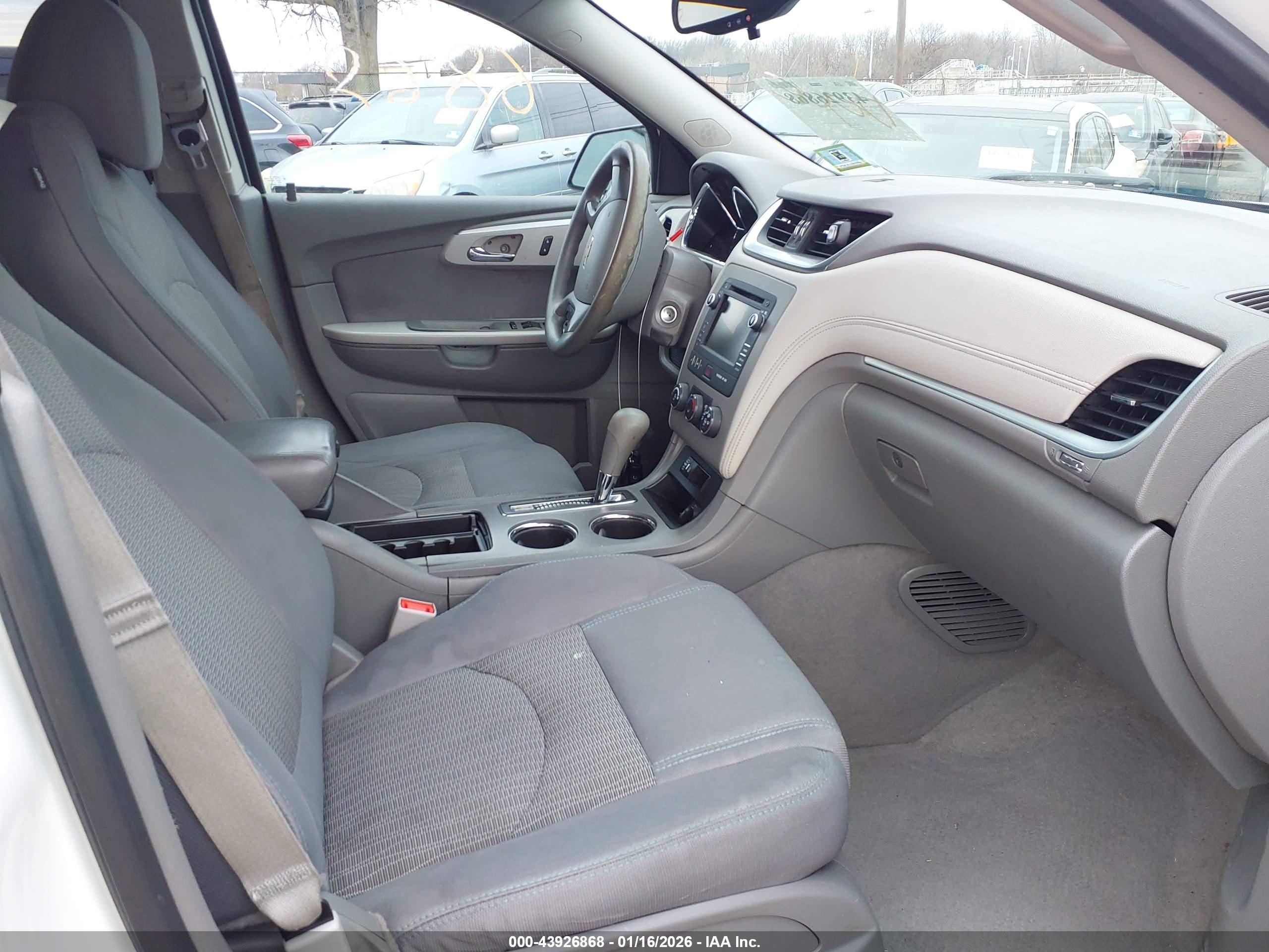 CHEVROLET TRAVERSE image 5