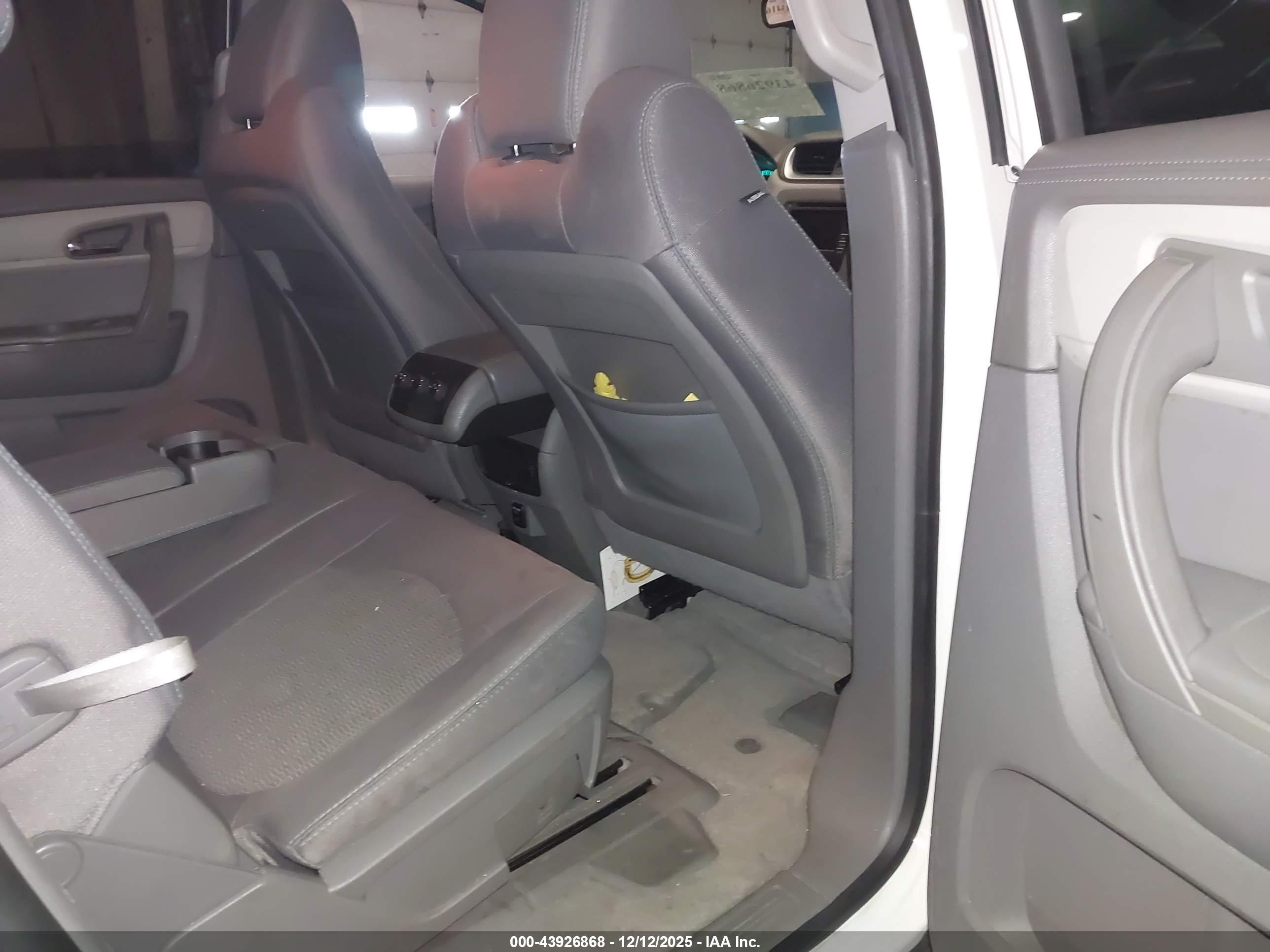 CHEVROLET TRAVERSE image 8