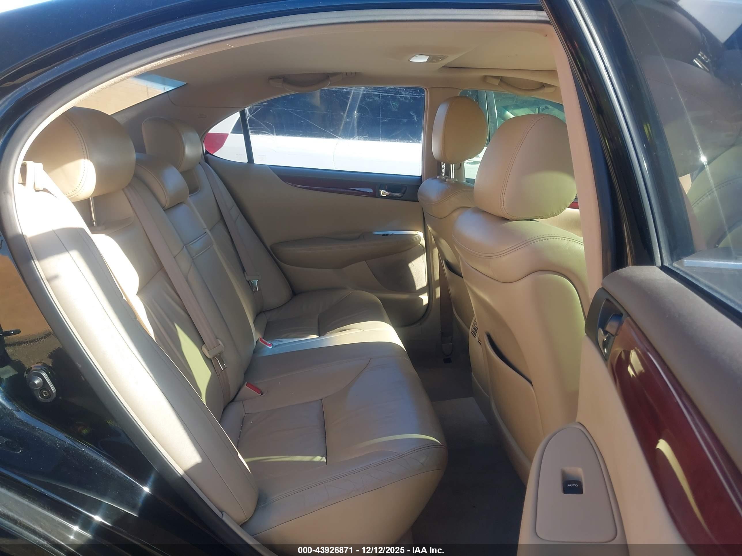 LEXUS ES image 8