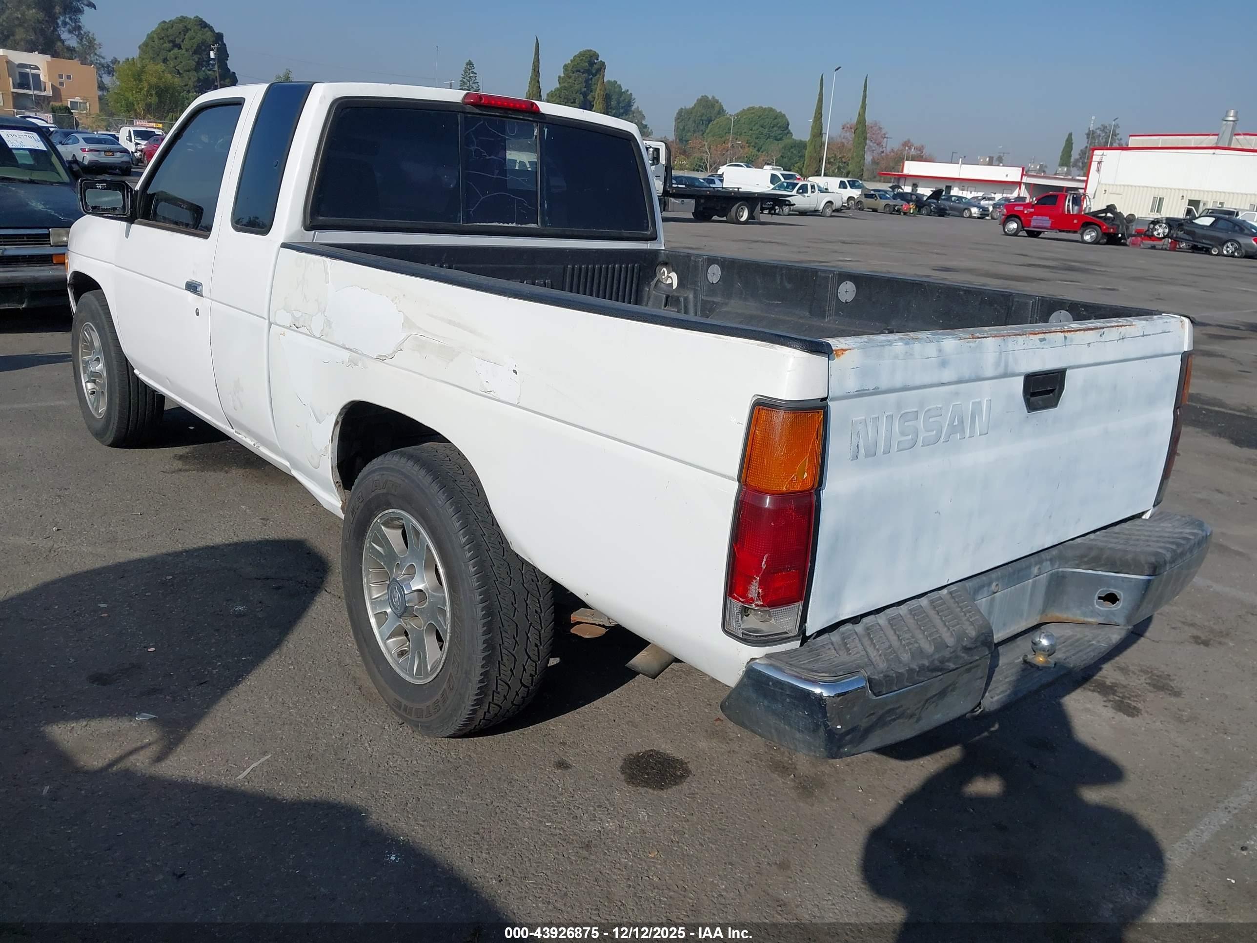 NISSAN TRUCK image 3