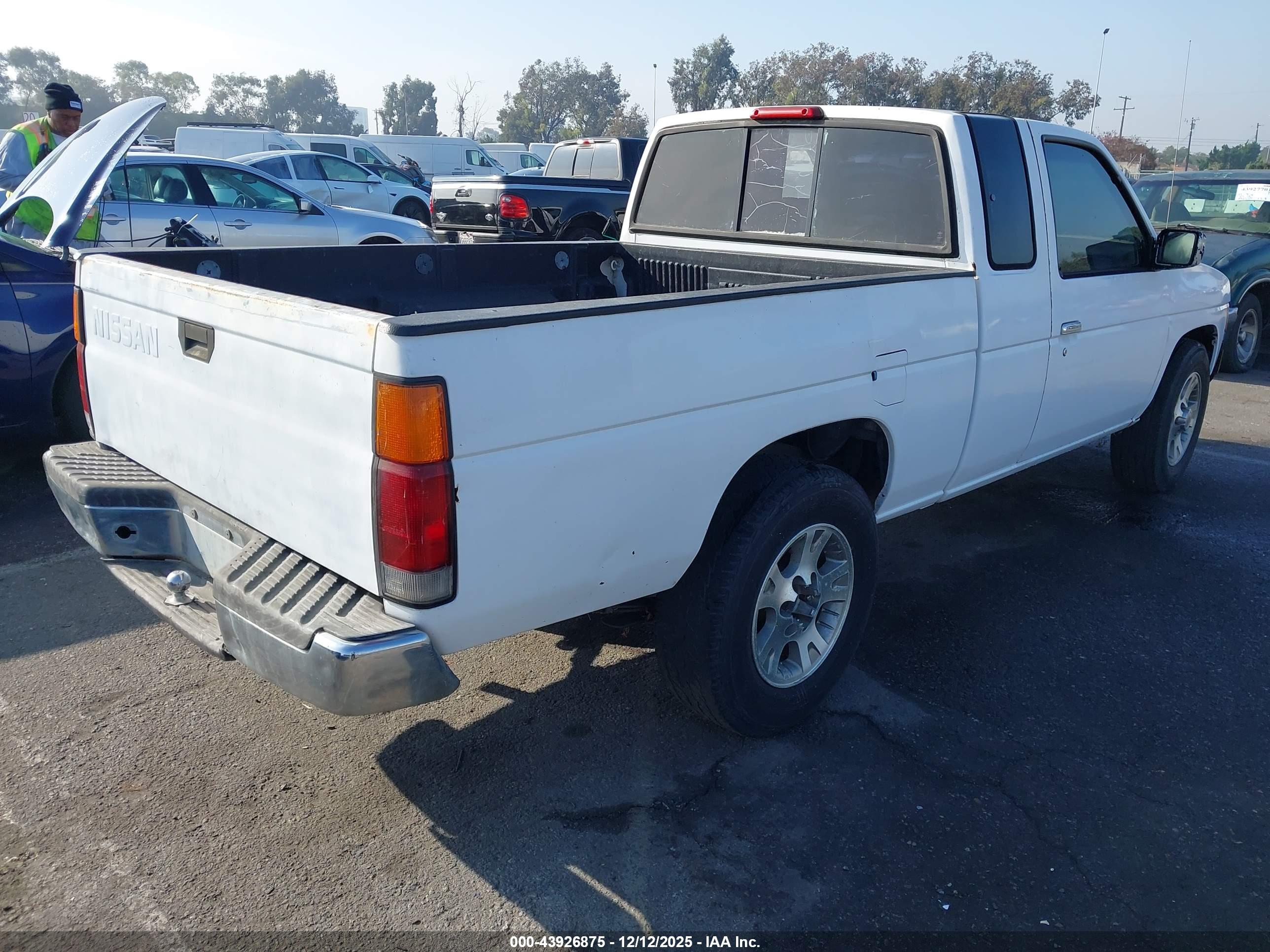 NISSAN TRUCK image 4