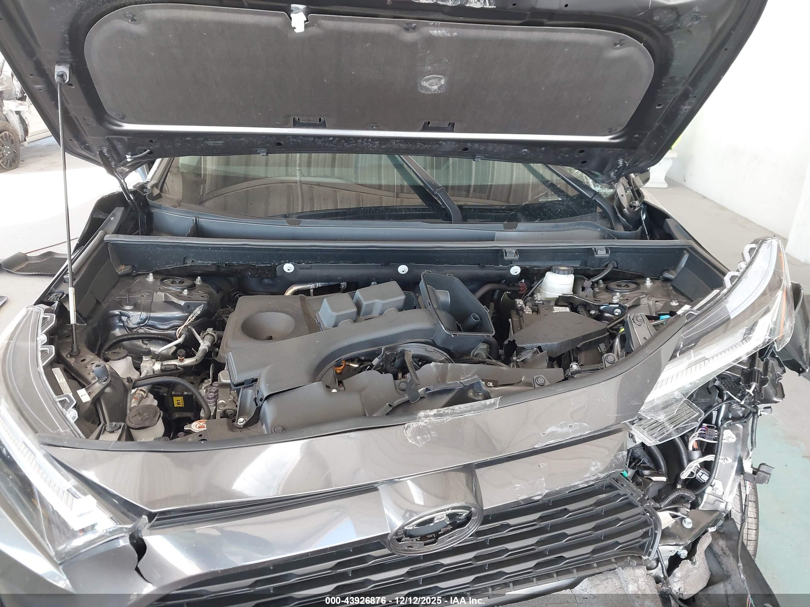 TOYOTA RAV4 image 10