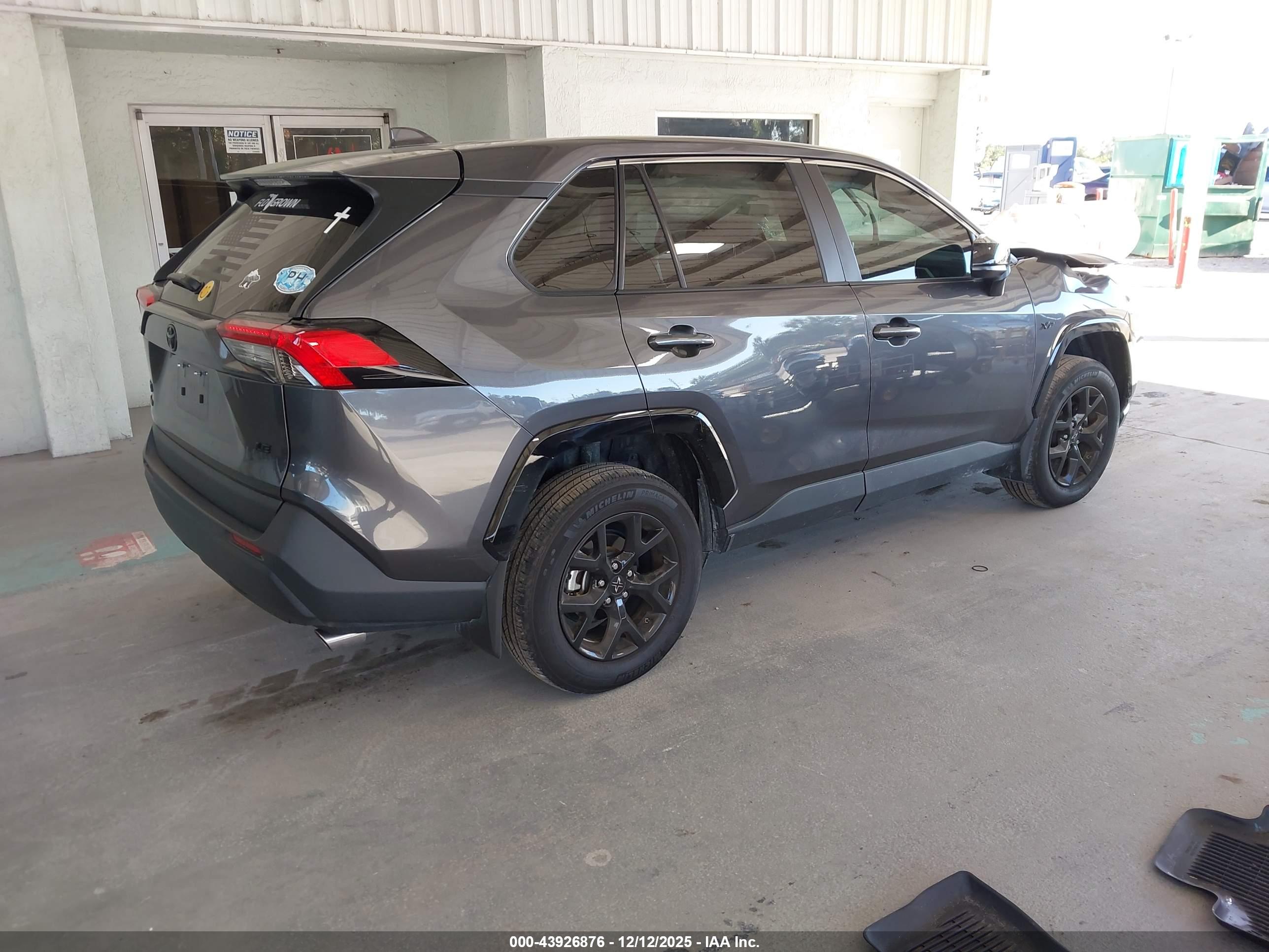 TOYOTA RAV4 image 4
