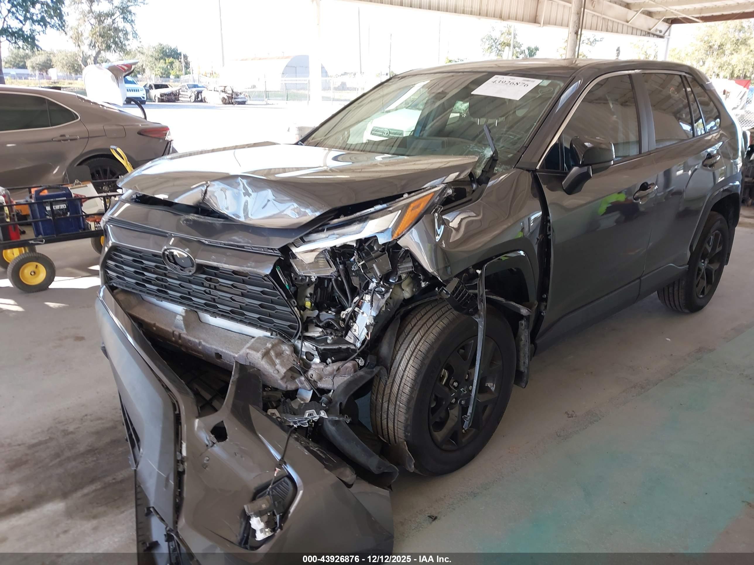 TOYOTA RAV4 image 6