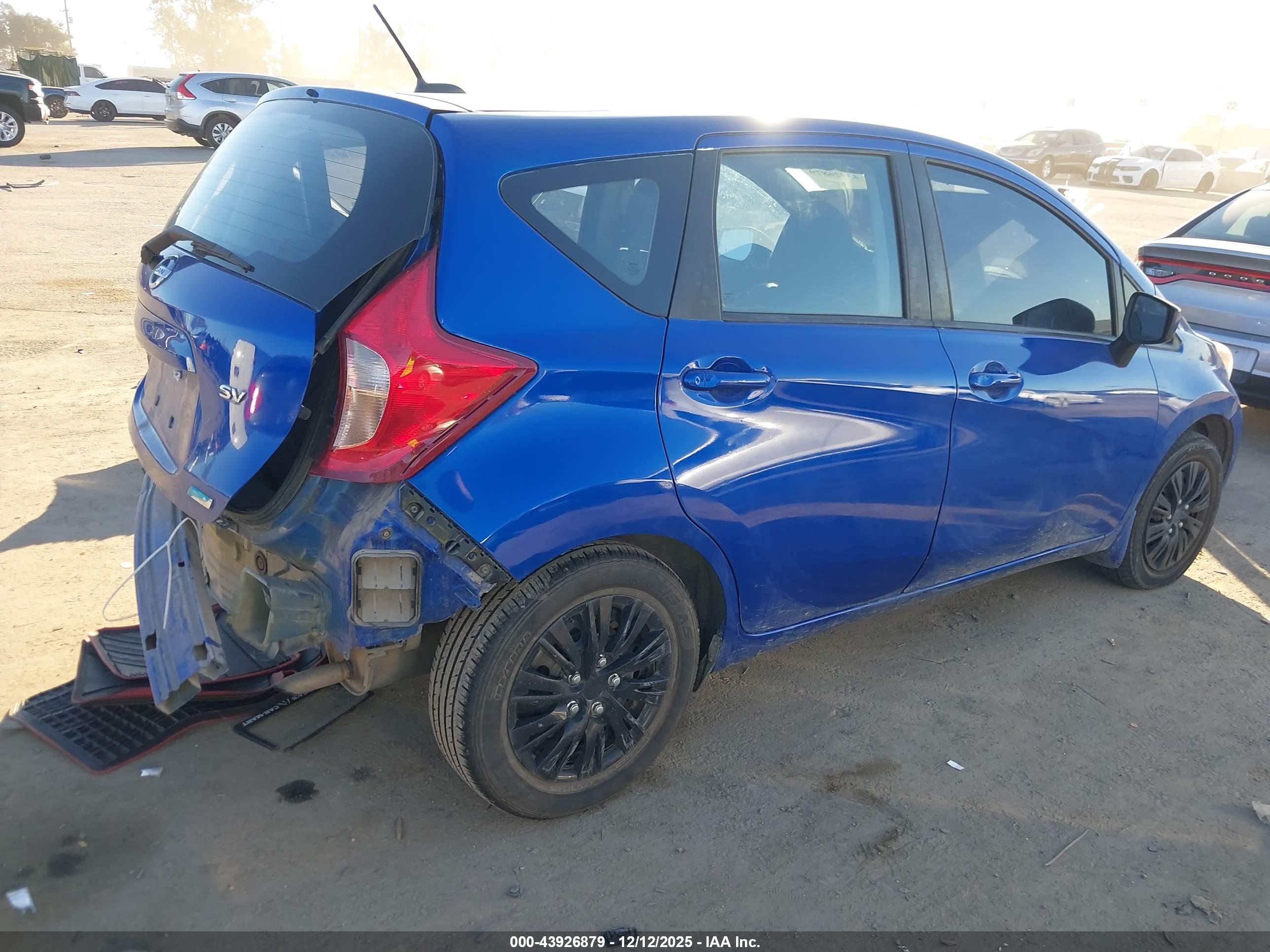 NISSAN VERSA image 4
