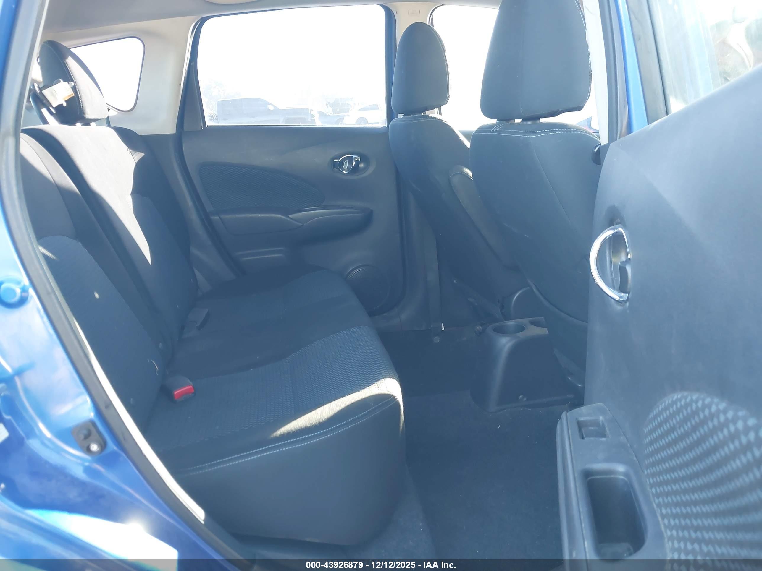 NISSAN VERSA image 8