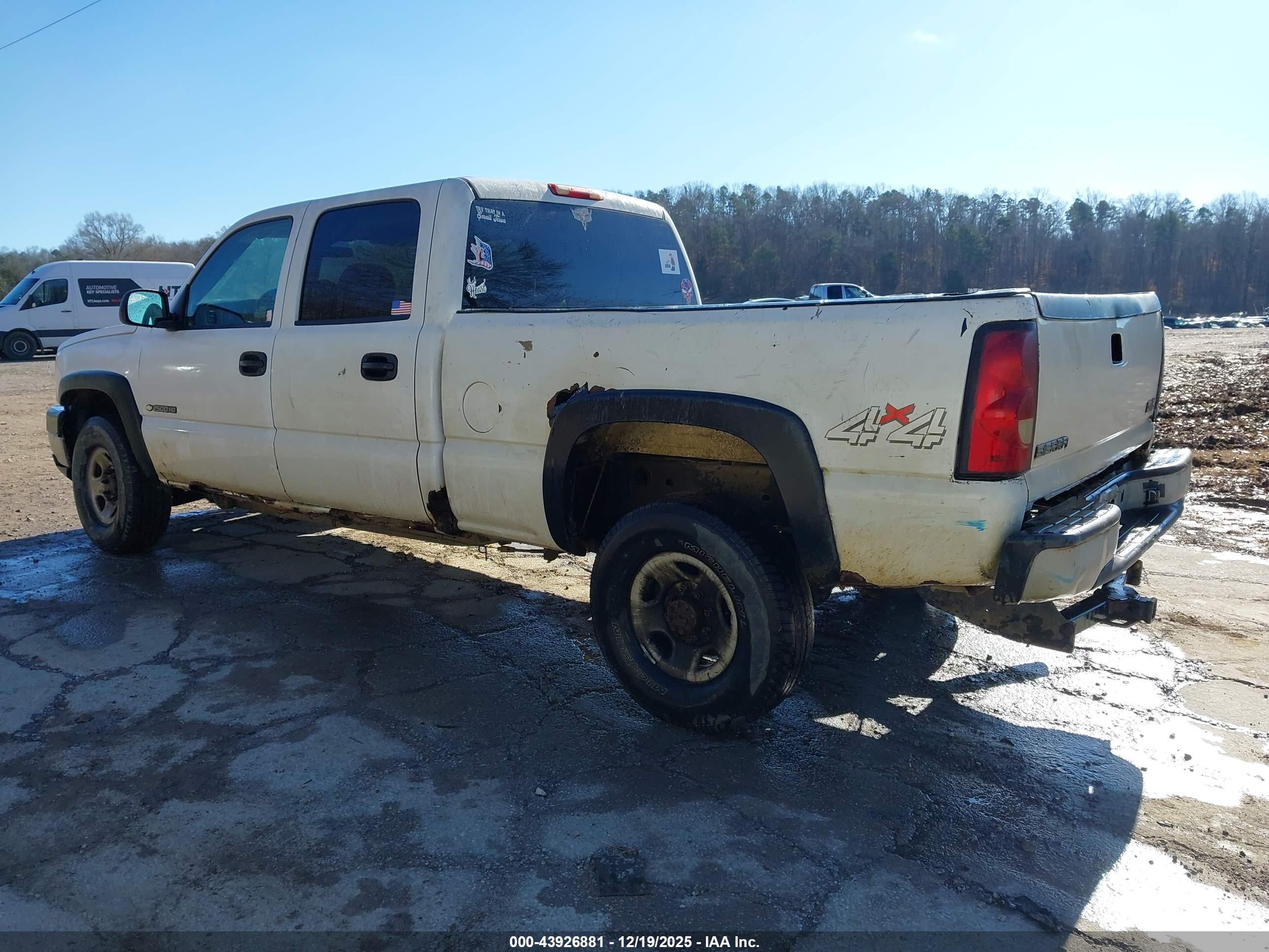 CHEVROLET SILVERADO image 3