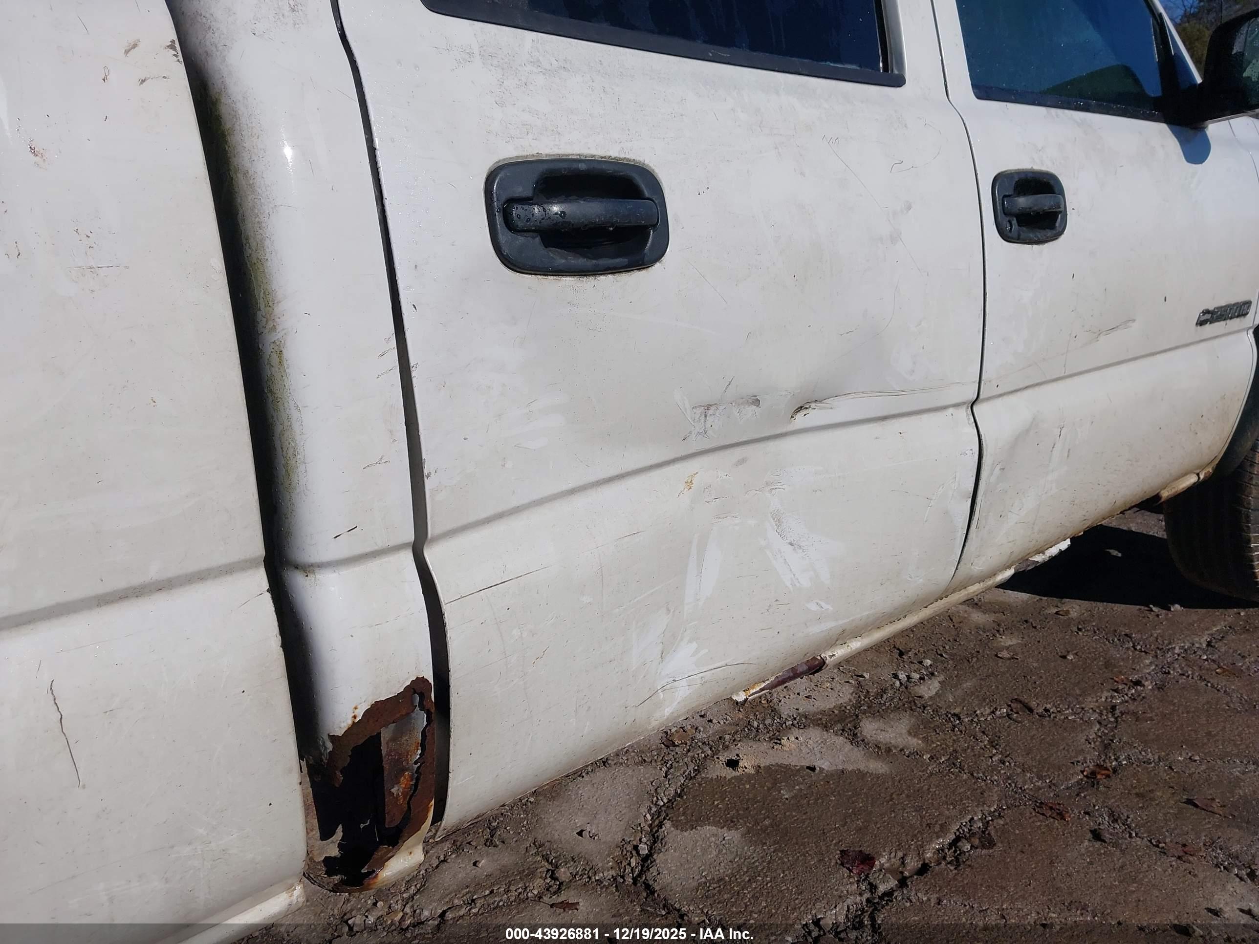 CHEVROLET SILVERADO image 6
