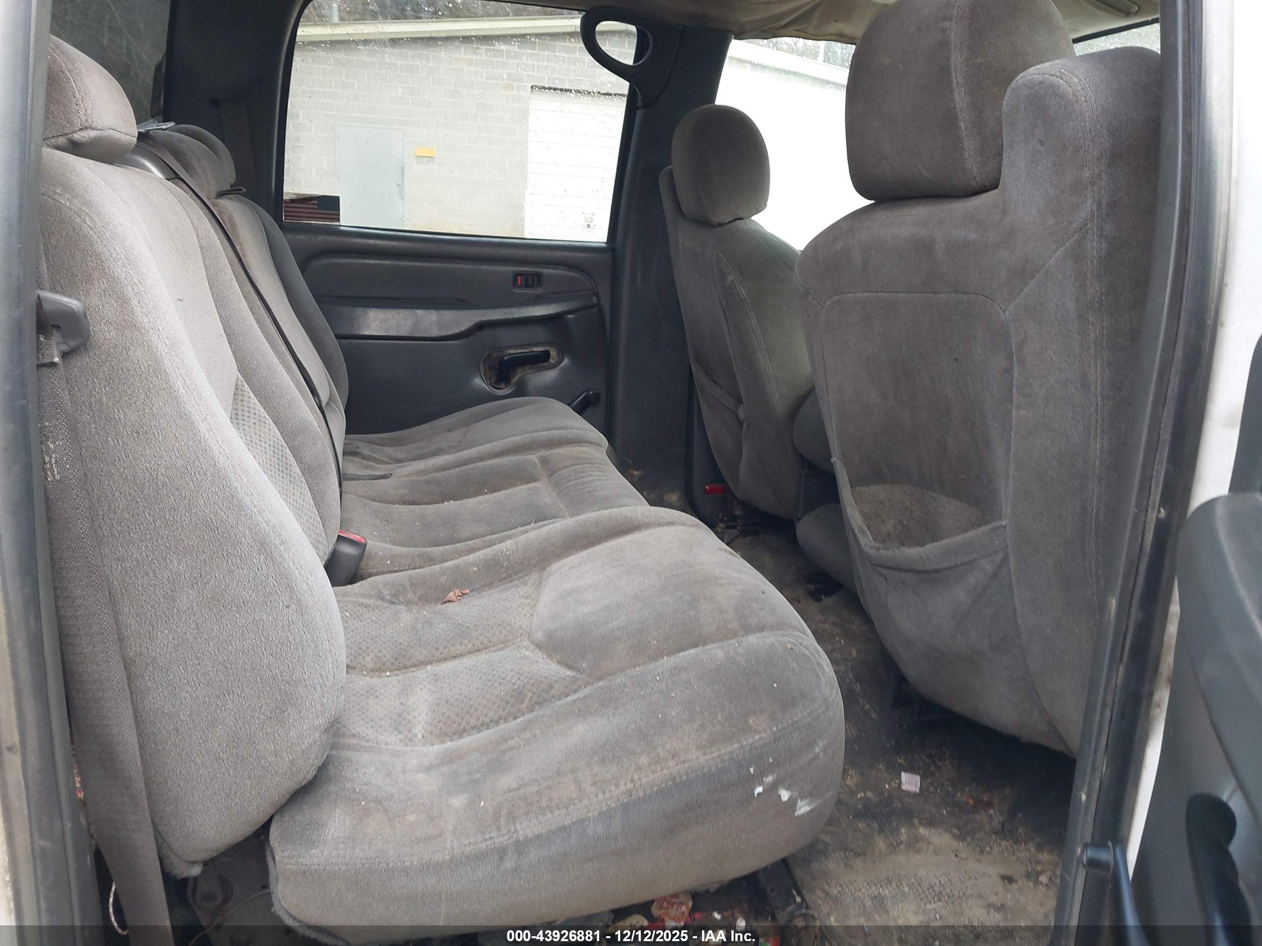 CHEVROLET SILVERADO image 8