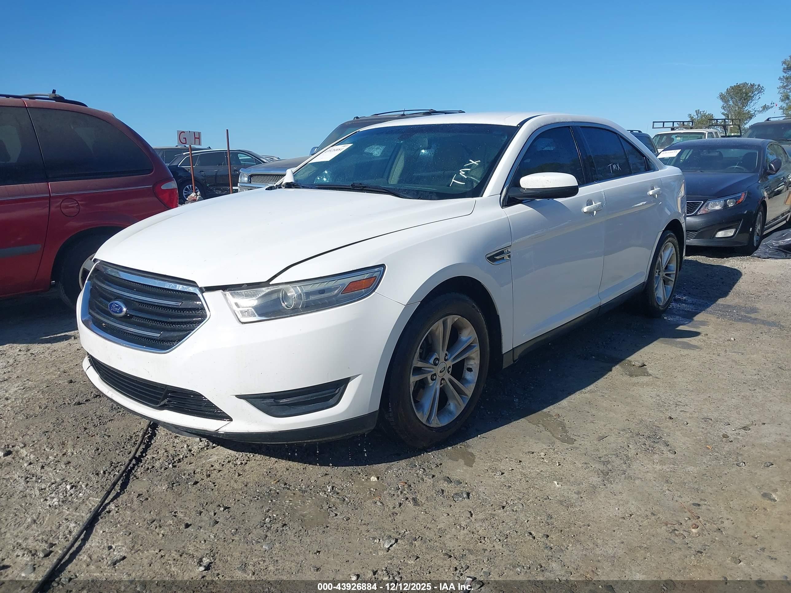 FORD TAURUS image 2