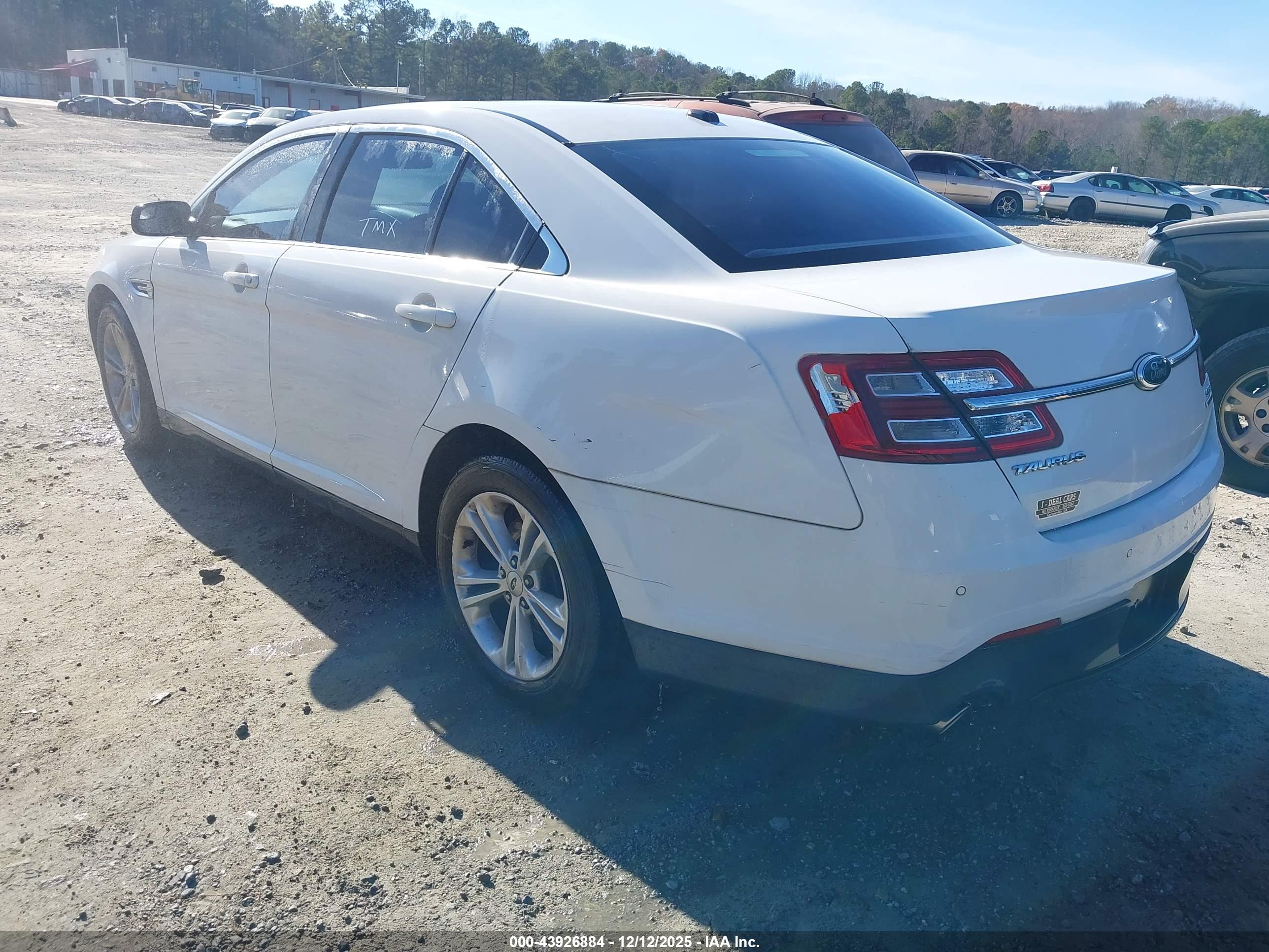 FORD TAURUS image 3