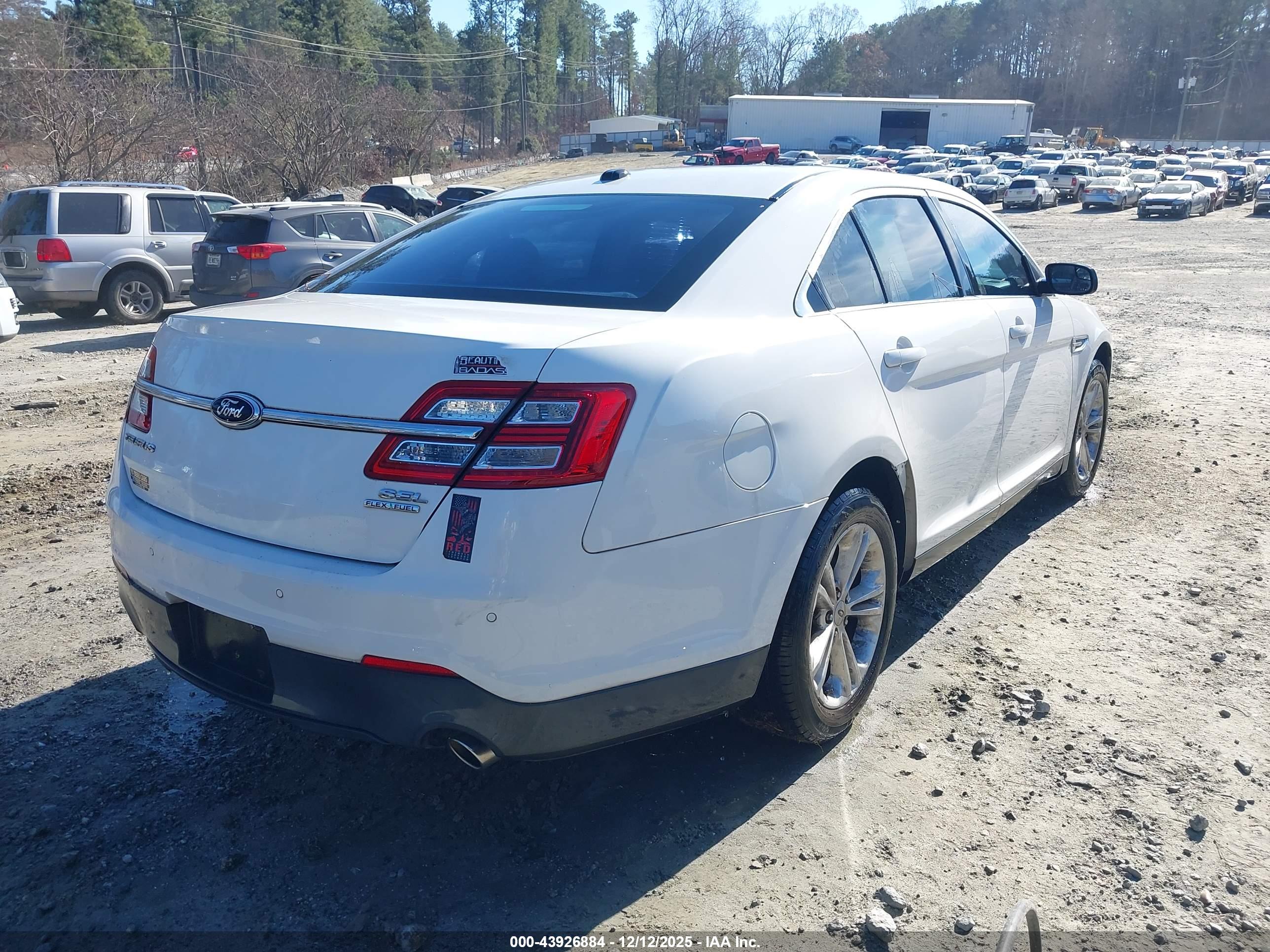 FORD TAURUS image 4