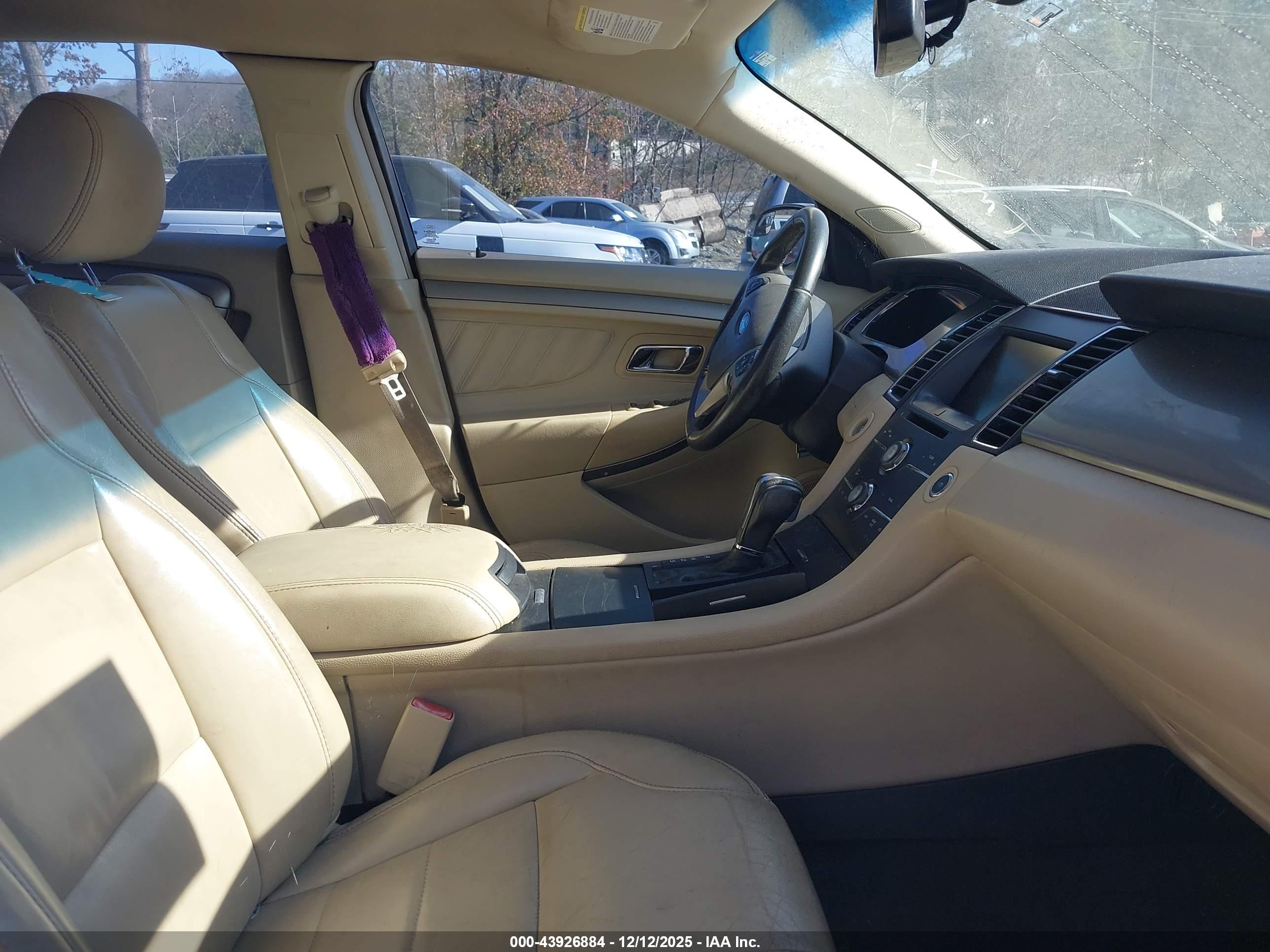 FORD TAURUS image 5