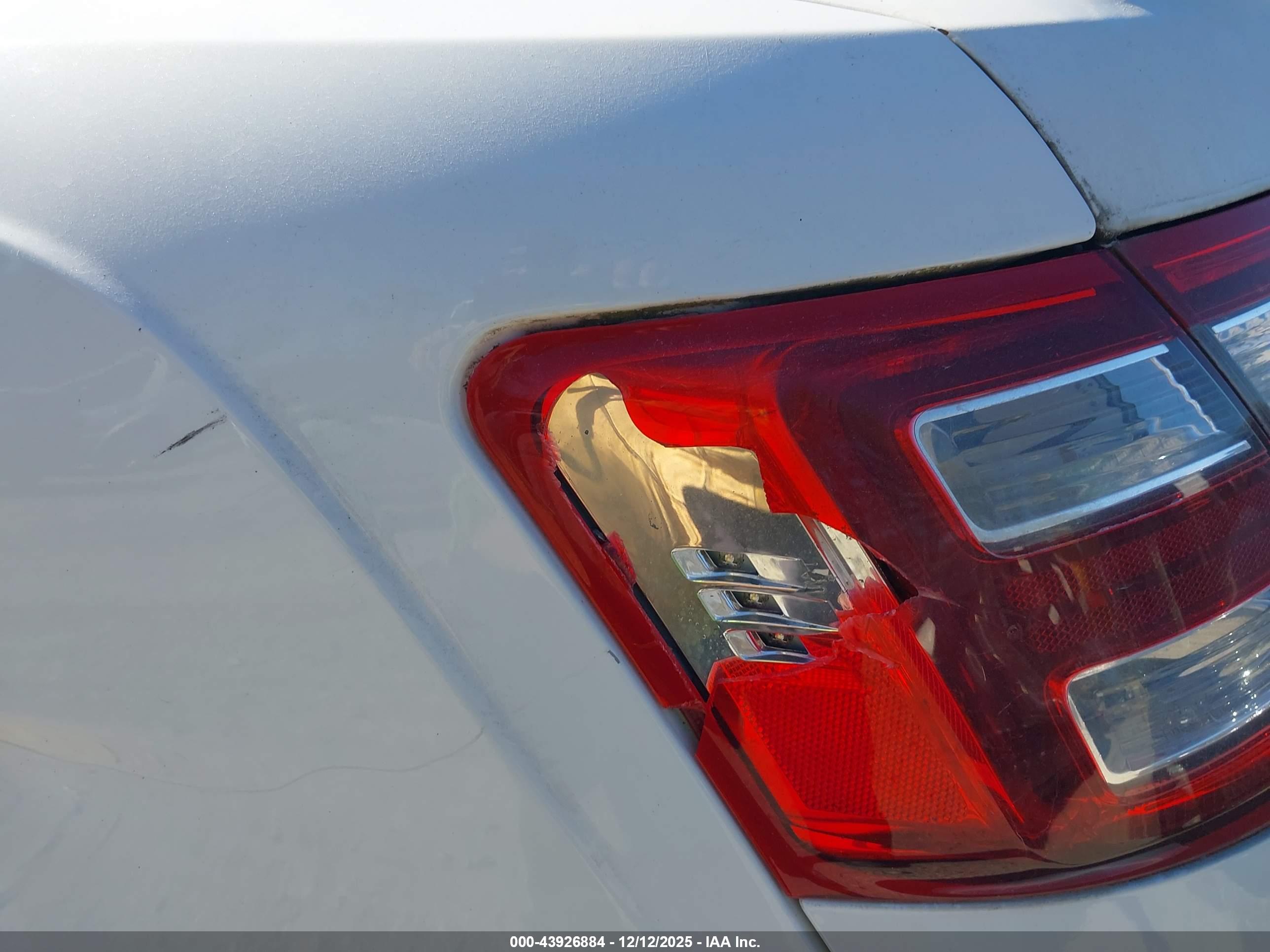 FORD TAURUS image 6