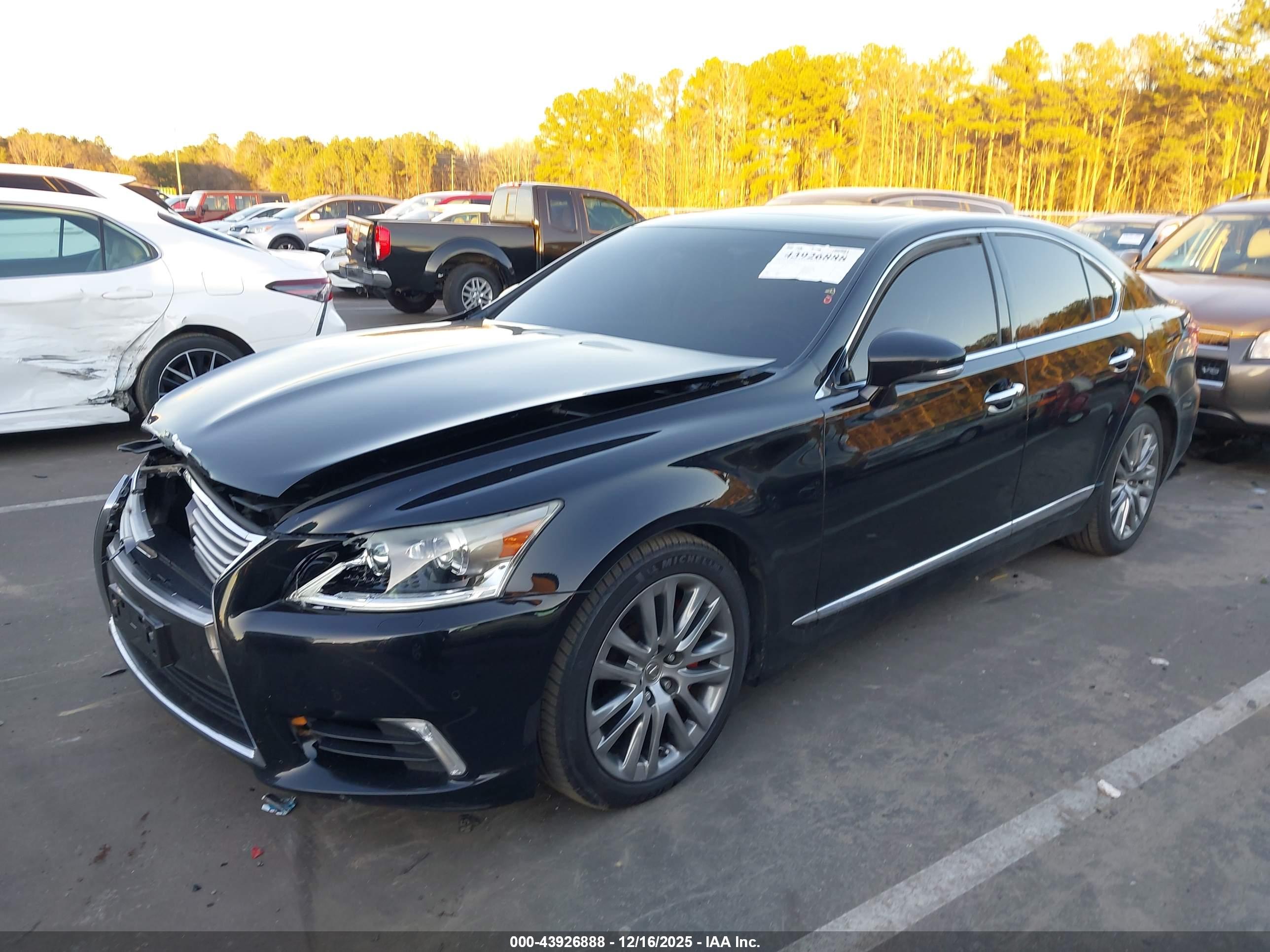 LEXUS LS image 2