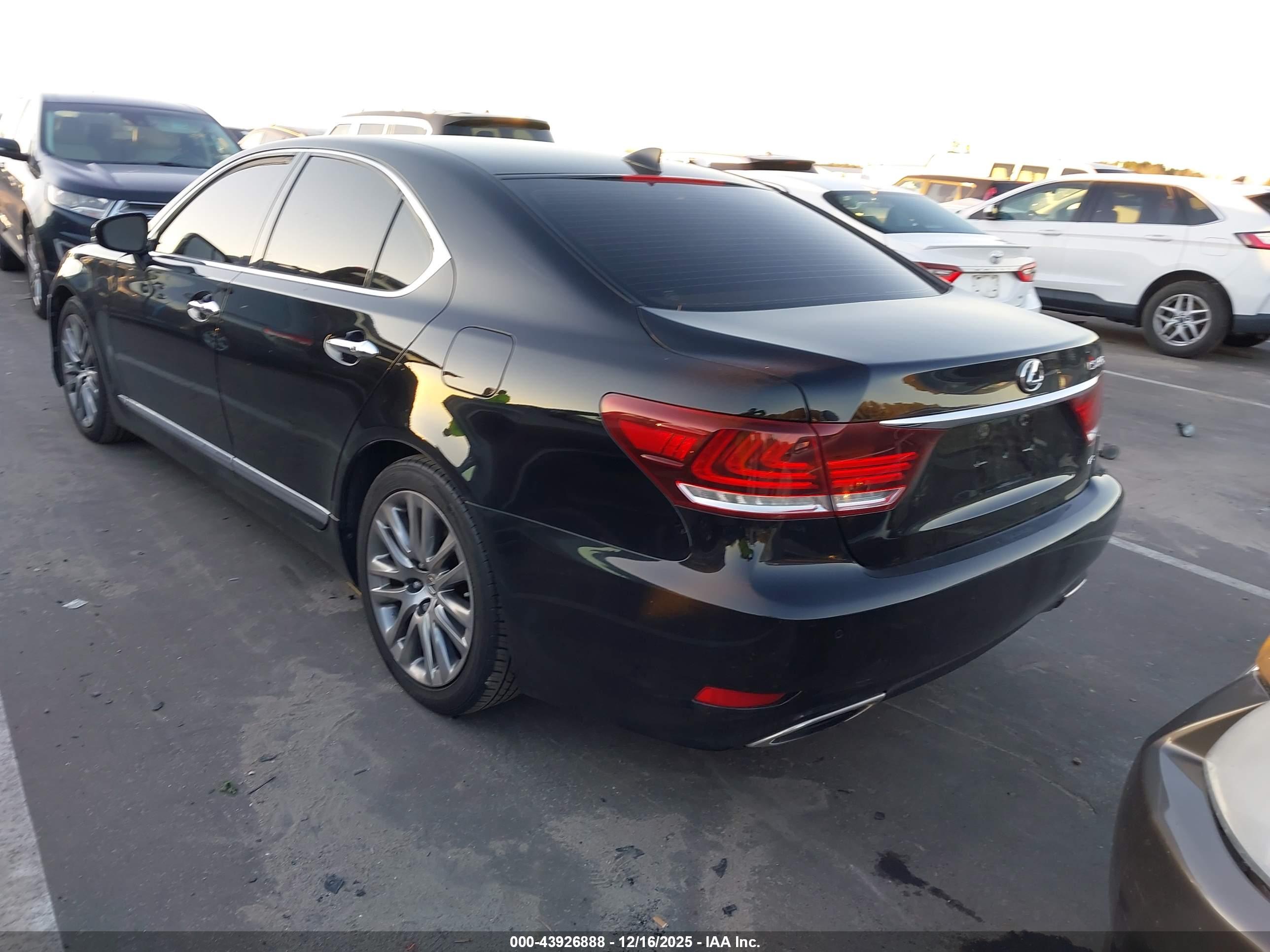 LEXUS LS image 3