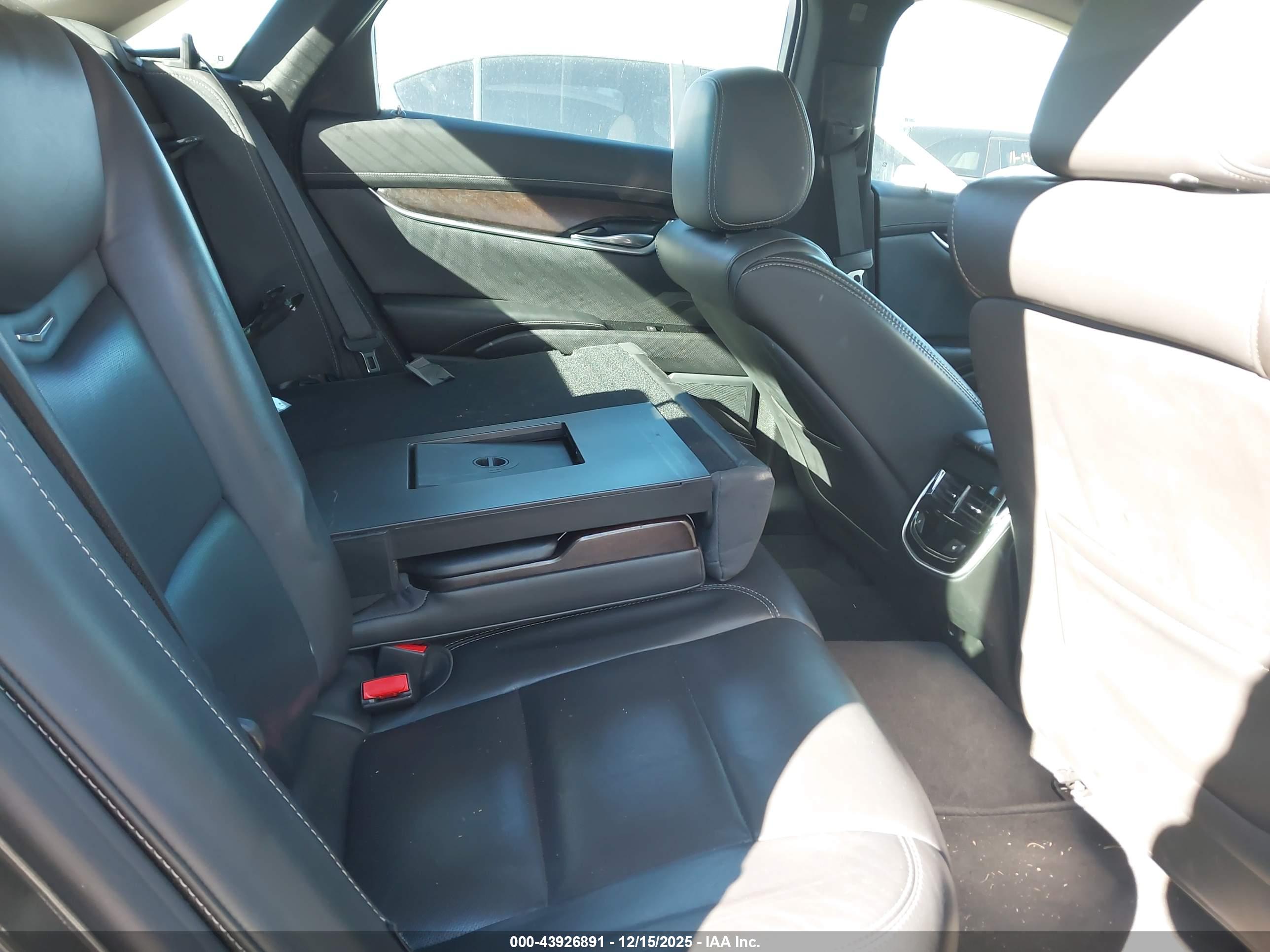 CADILLAC XTS image 8