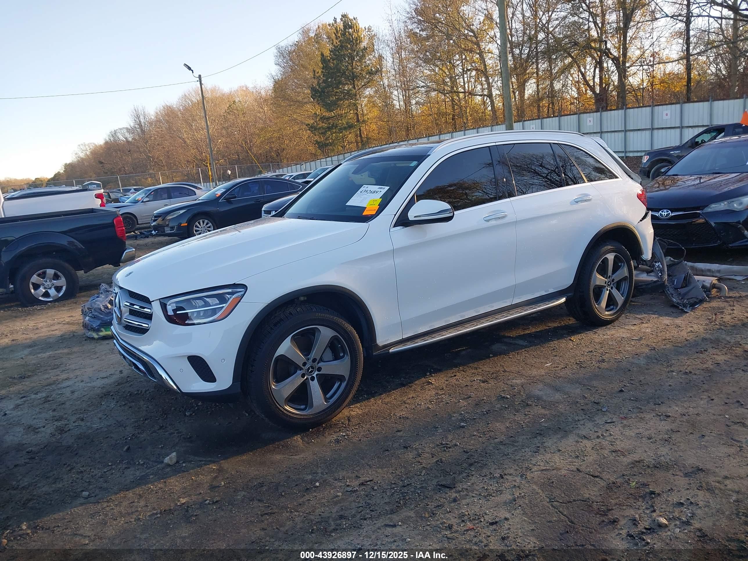 MERCEDES-BENZ GLC image 2