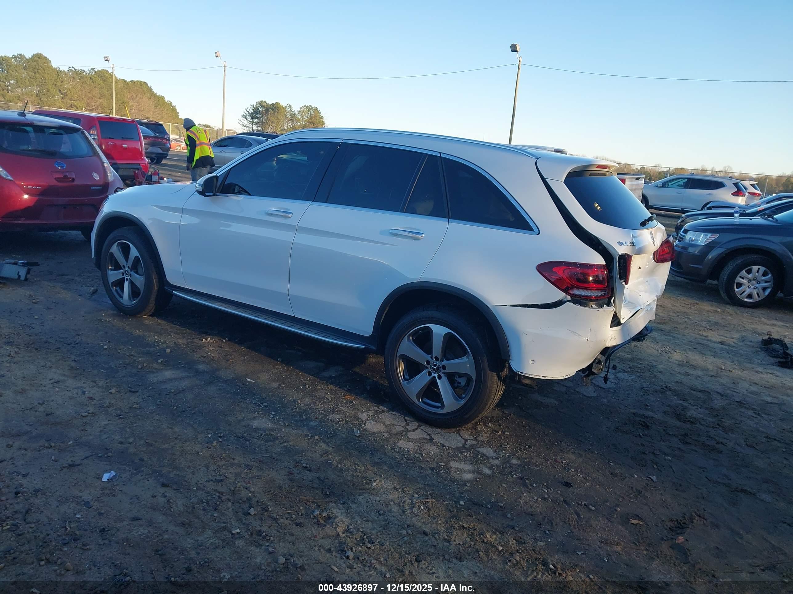 MERCEDES-BENZ GLC image 3