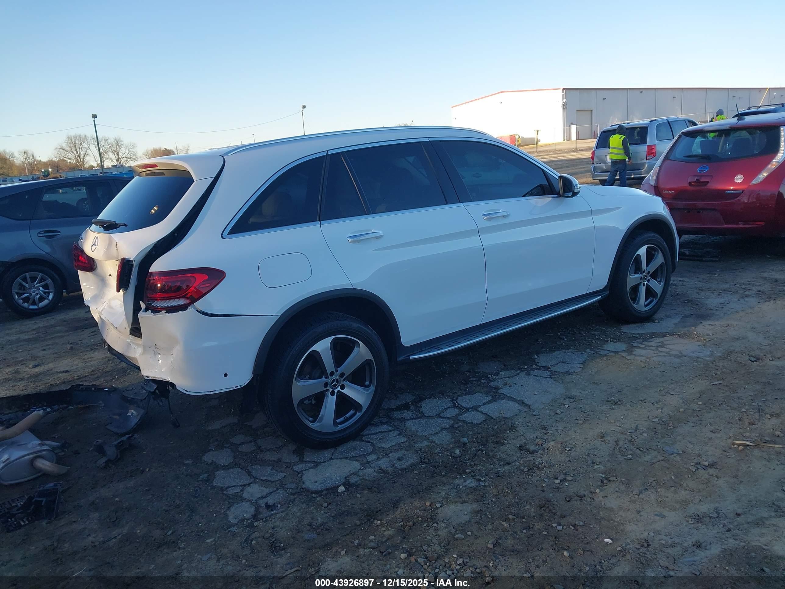 MERCEDES-BENZ GLC image 4