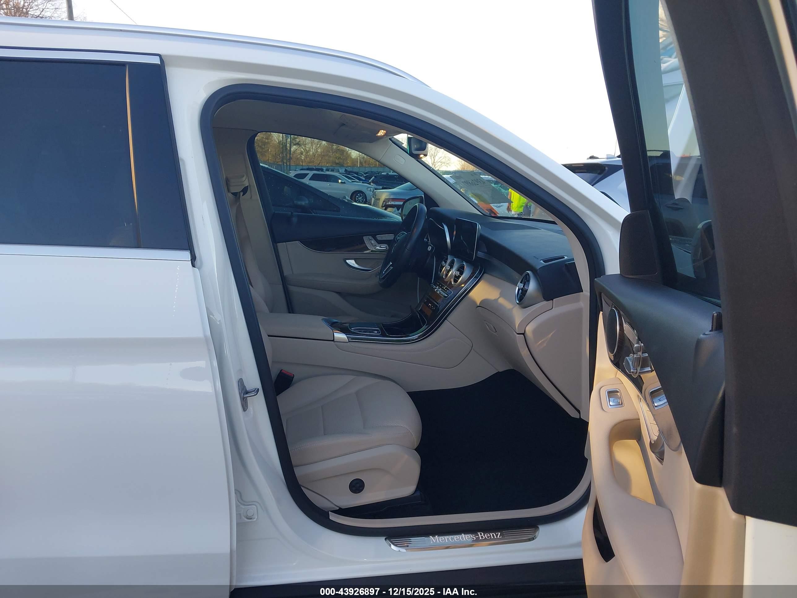 MERCEDES-BENZ GLC image 5