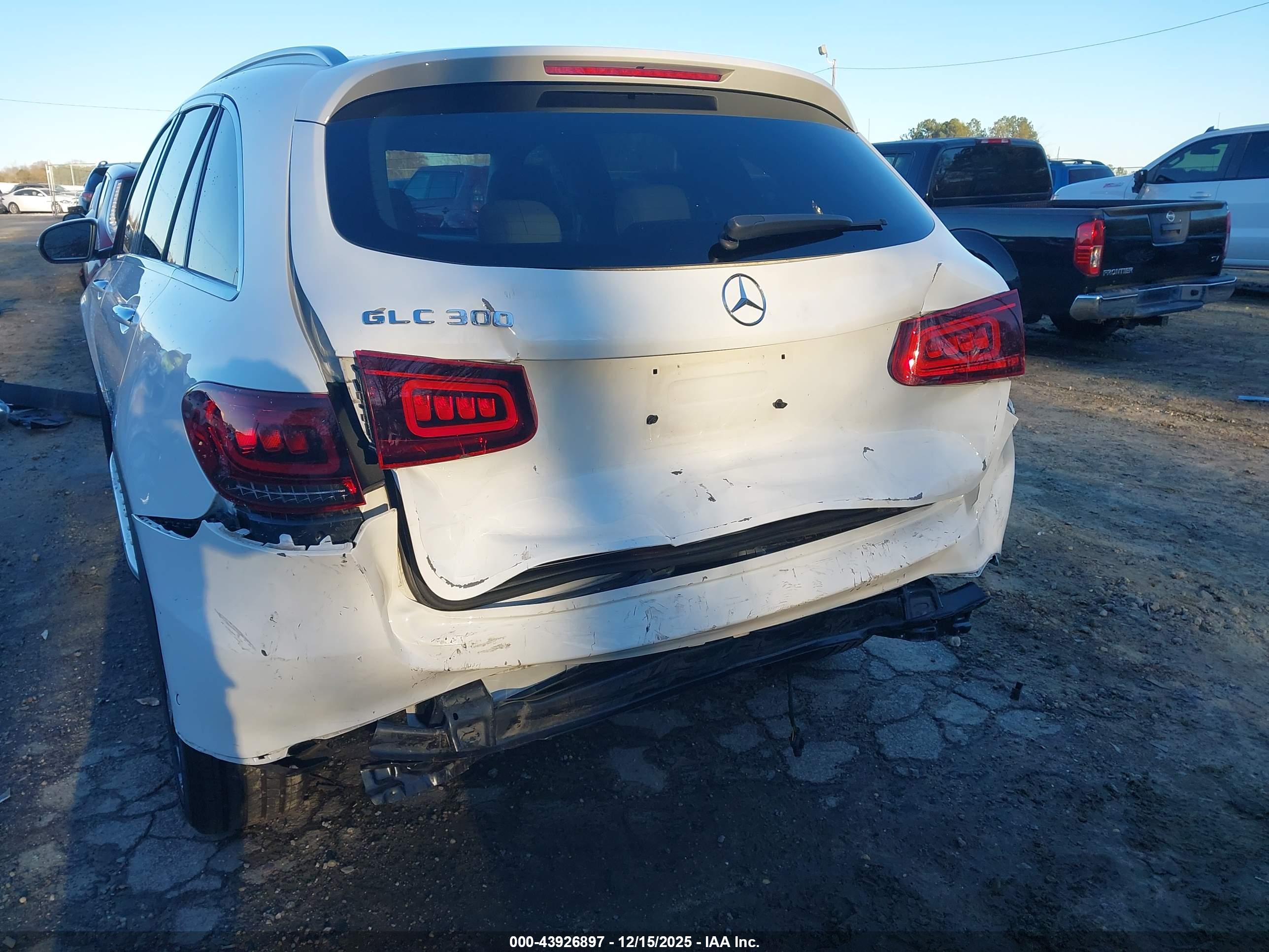 MERCEDES-BENZ GLC image 6