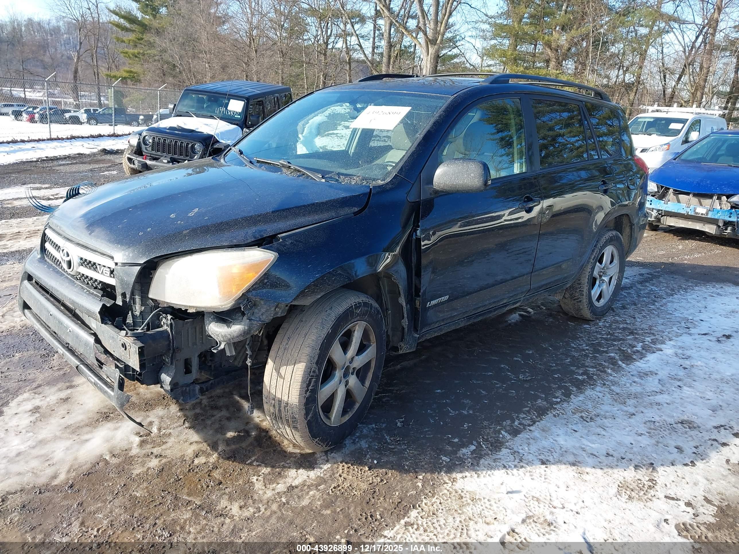 TOYOTA RAV4 image 2