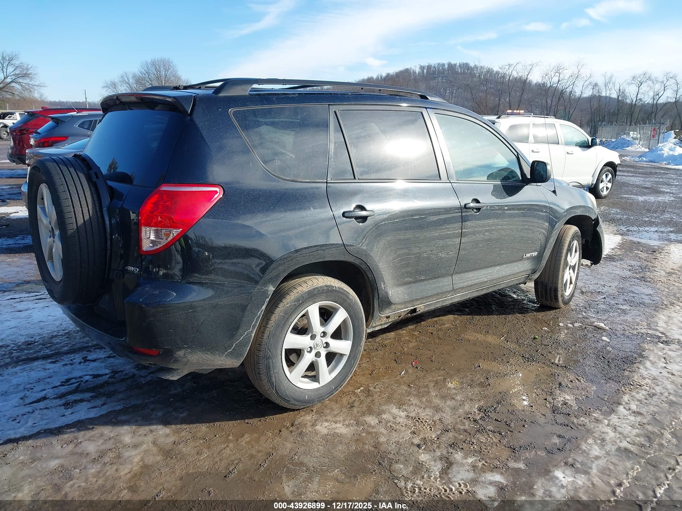 TOYOTA RAV4 image 4