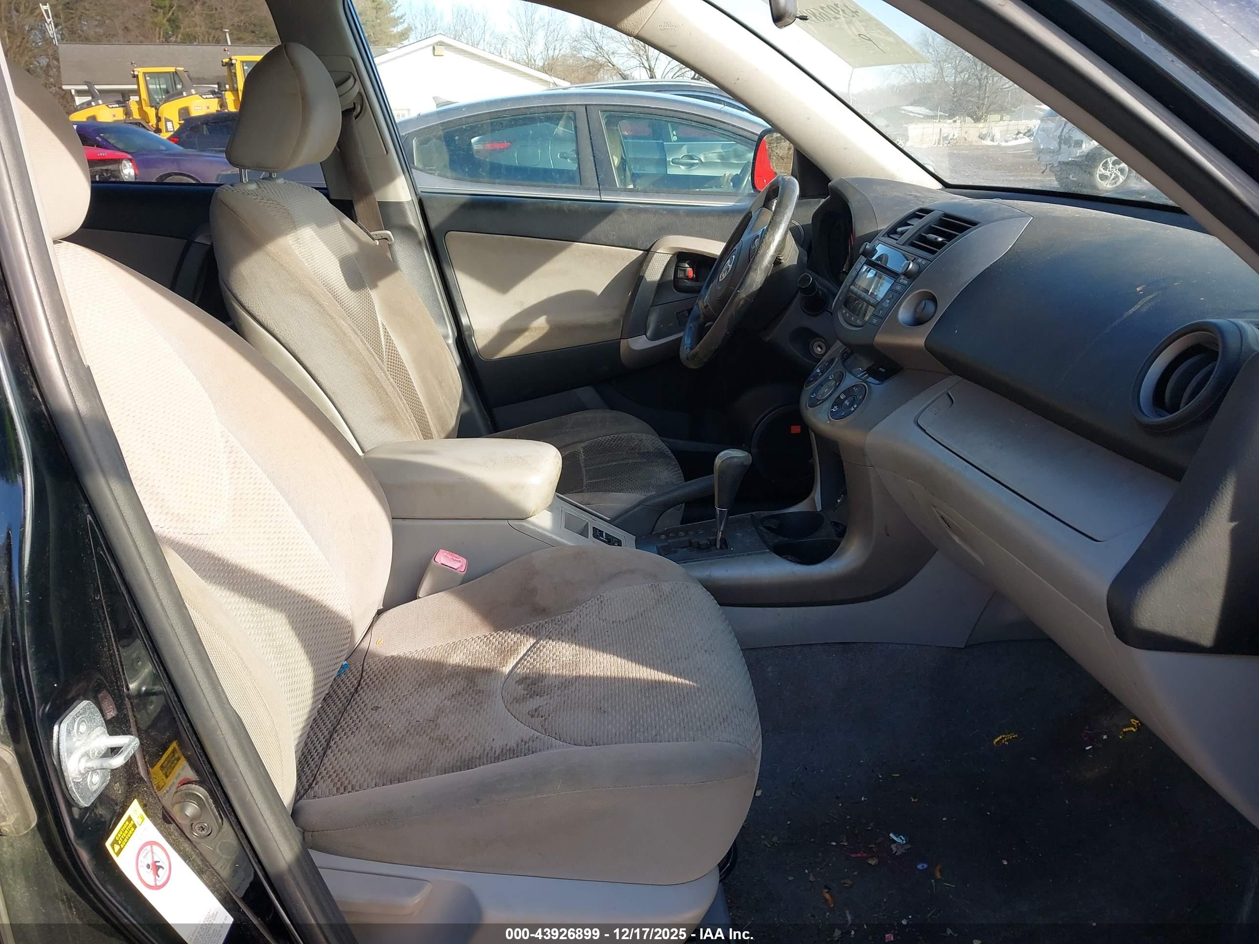 TOYOTA RAV4 image 5