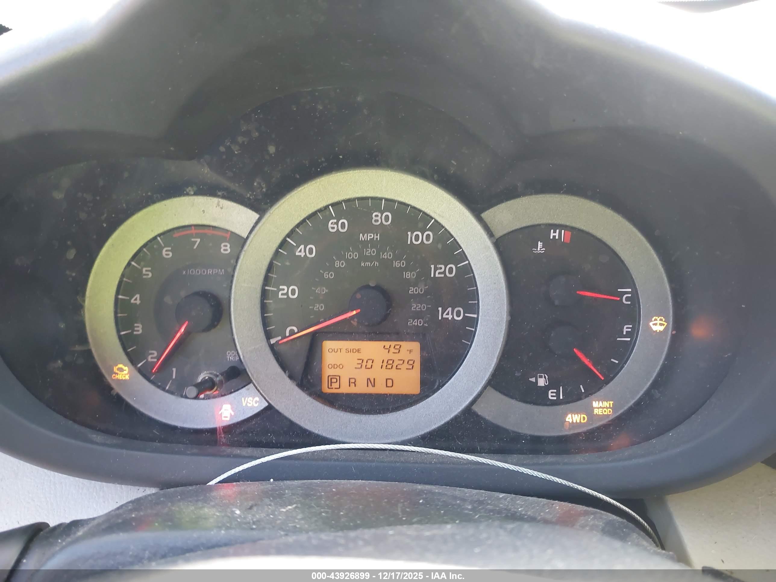 TOYOTA RAV4 image 7