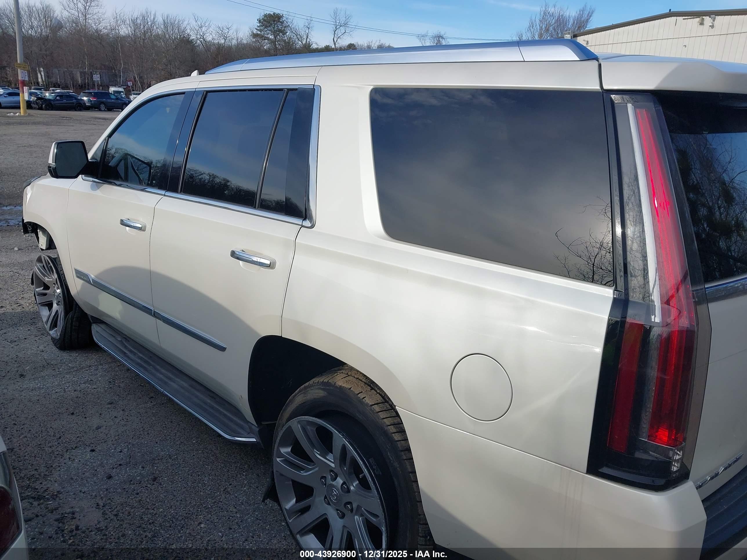 CADILLAC ESCALADE image 3