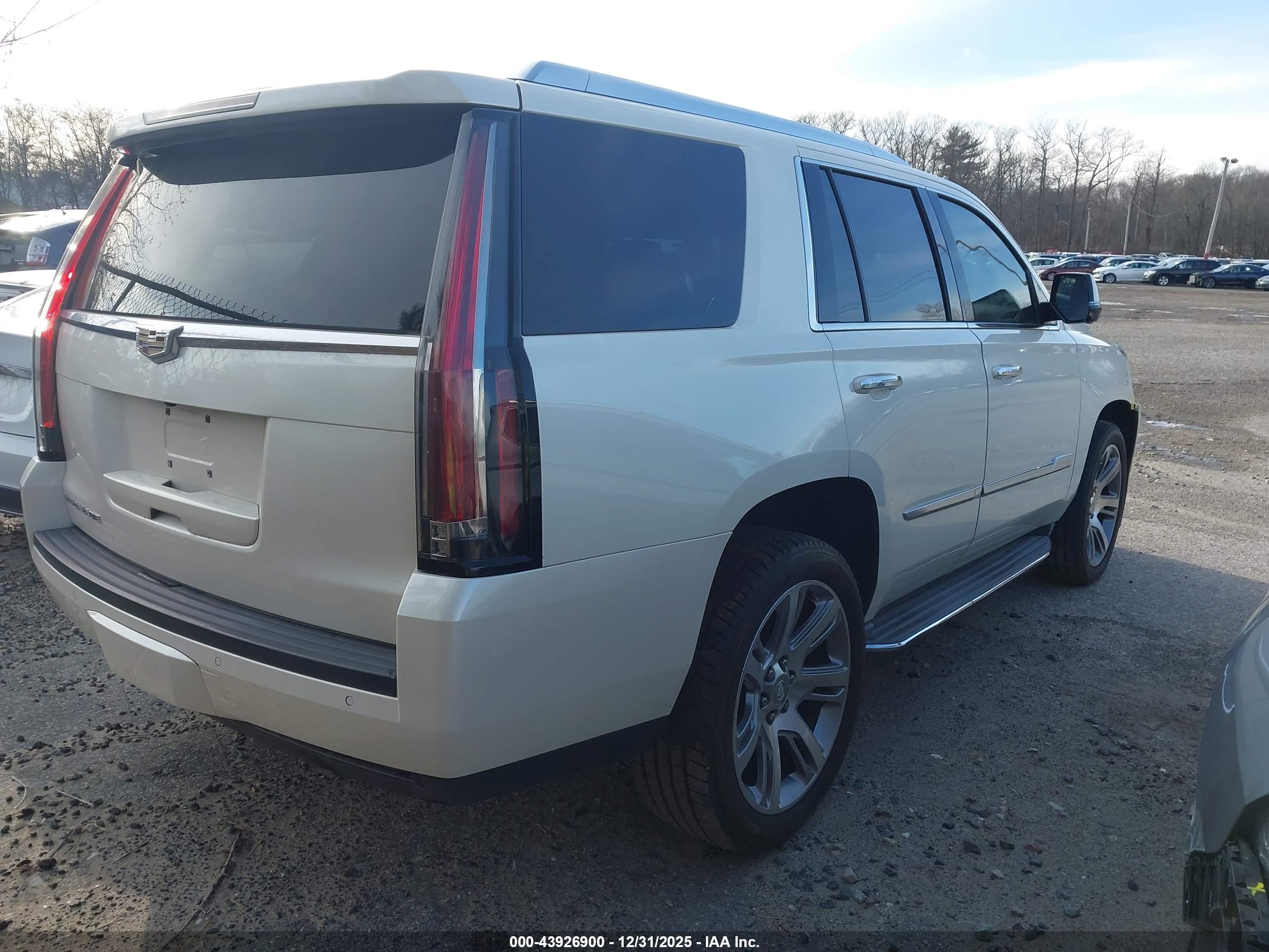 CADILLAC ESCALADE image 4