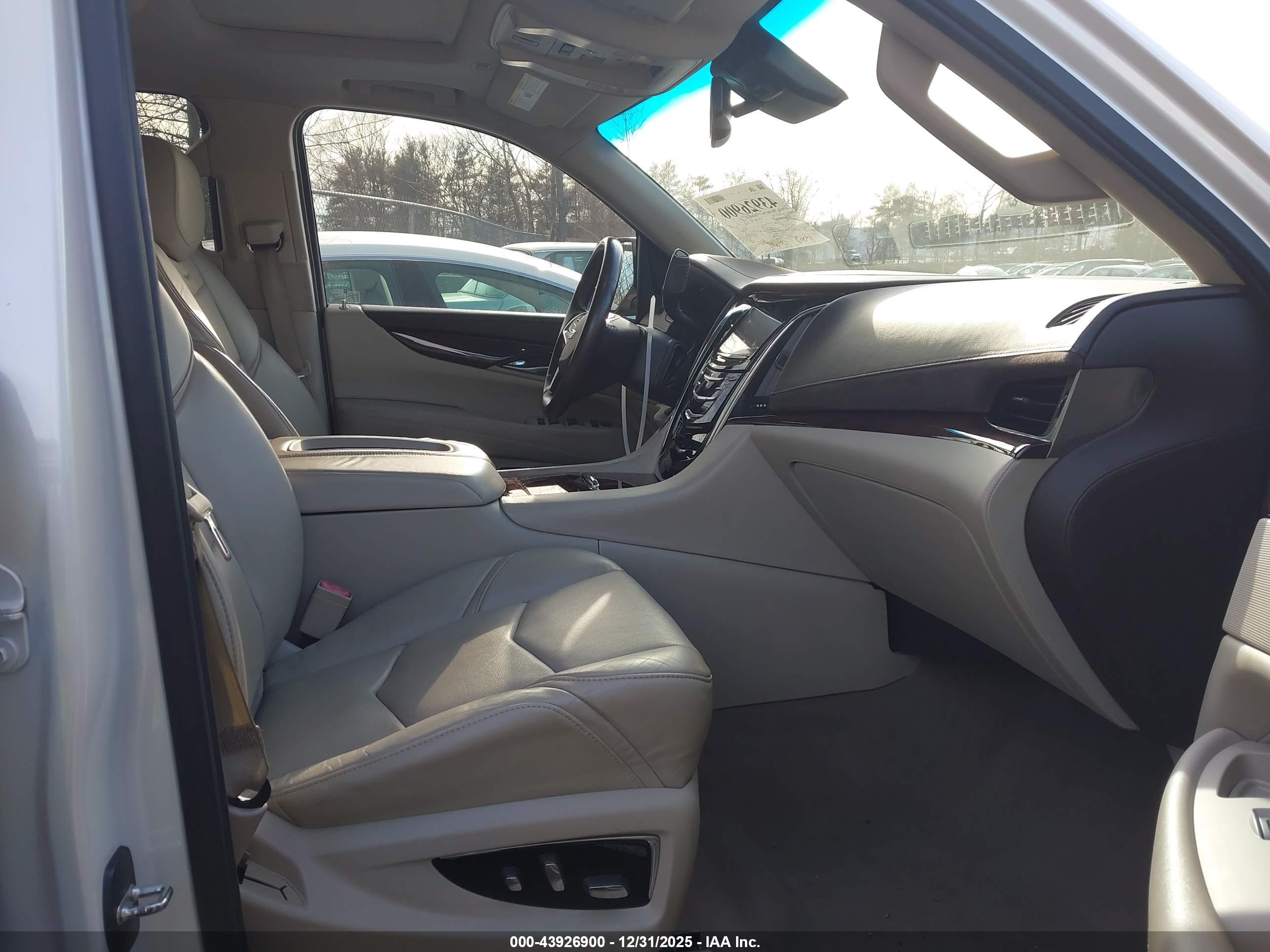 CADILLAC ESCALADE image 5