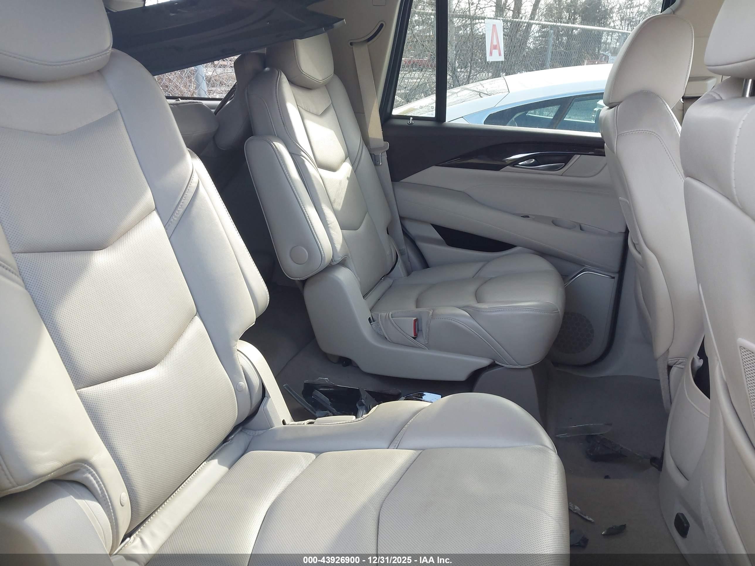 CADILLAC ESCALADE image 8