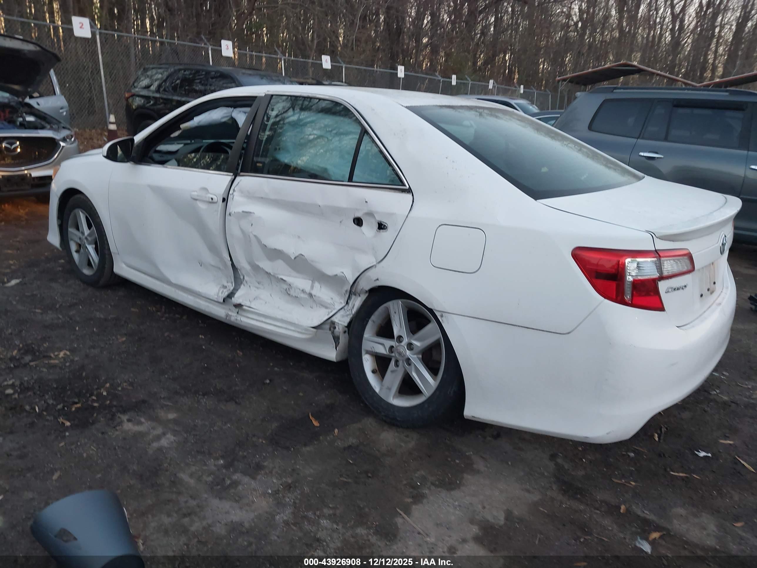 TOYOTA CAMRY image 3