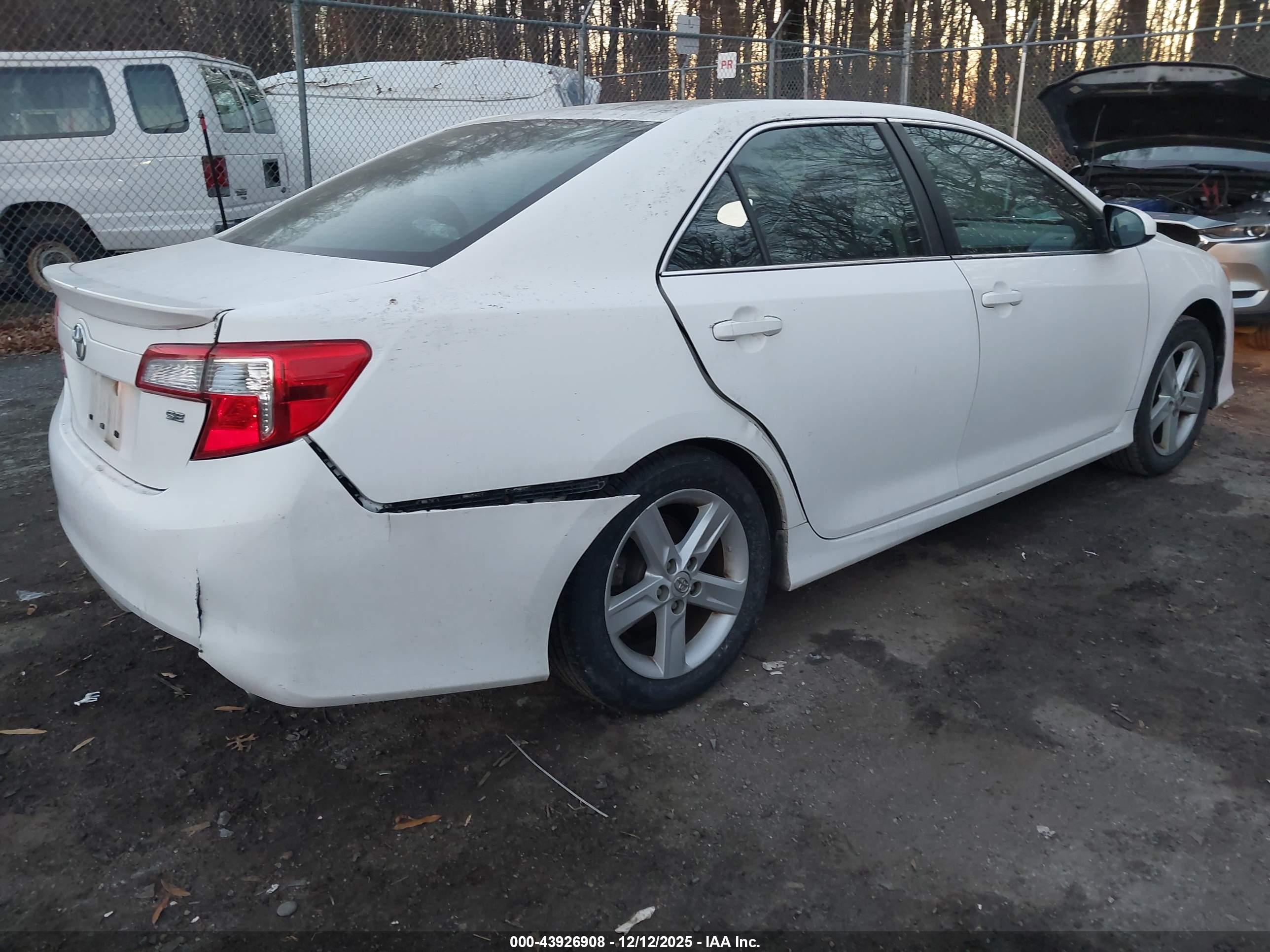 TOYOTA CAMRY image 4