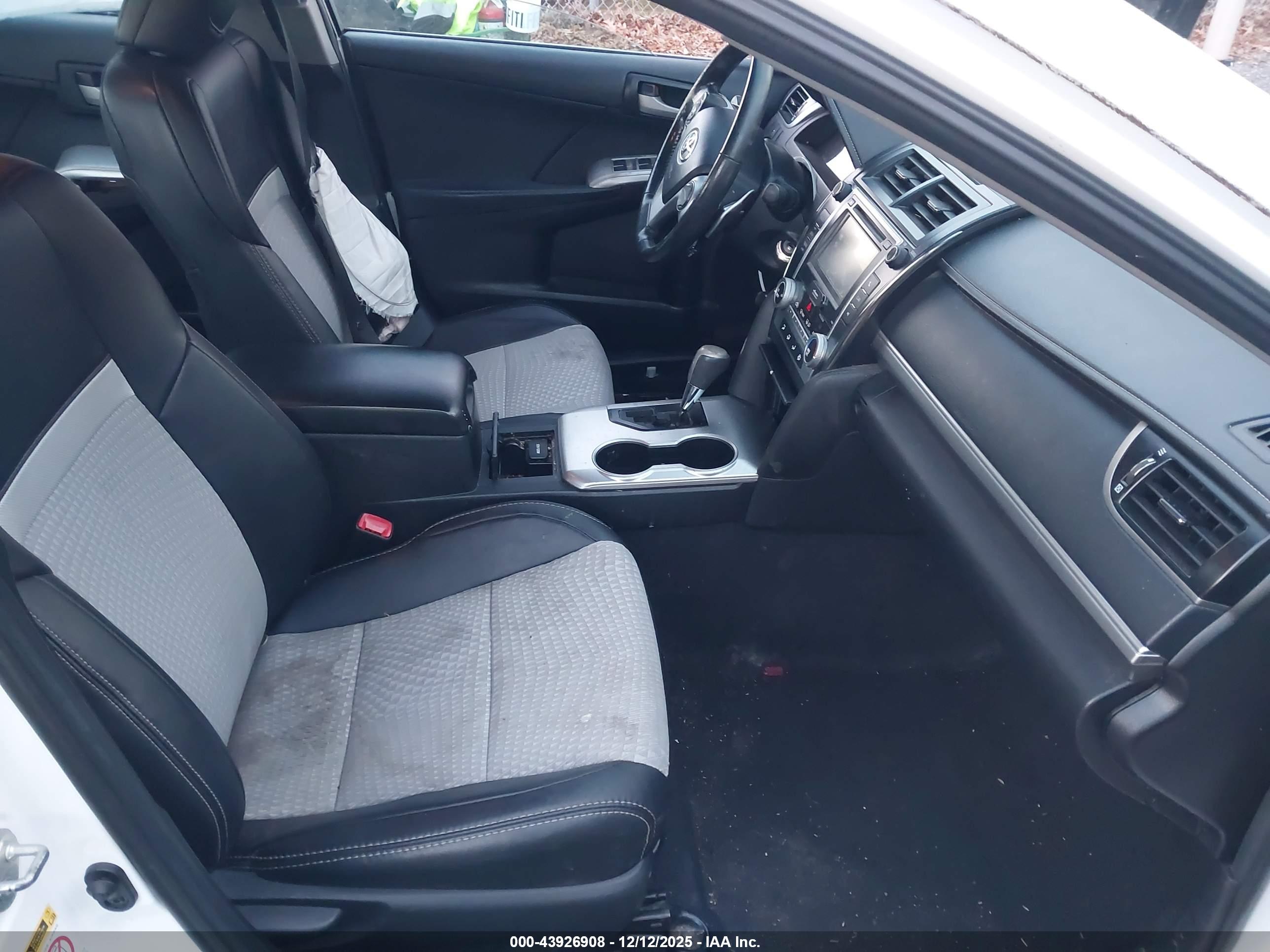 TOYOTA CAMRY image 5
