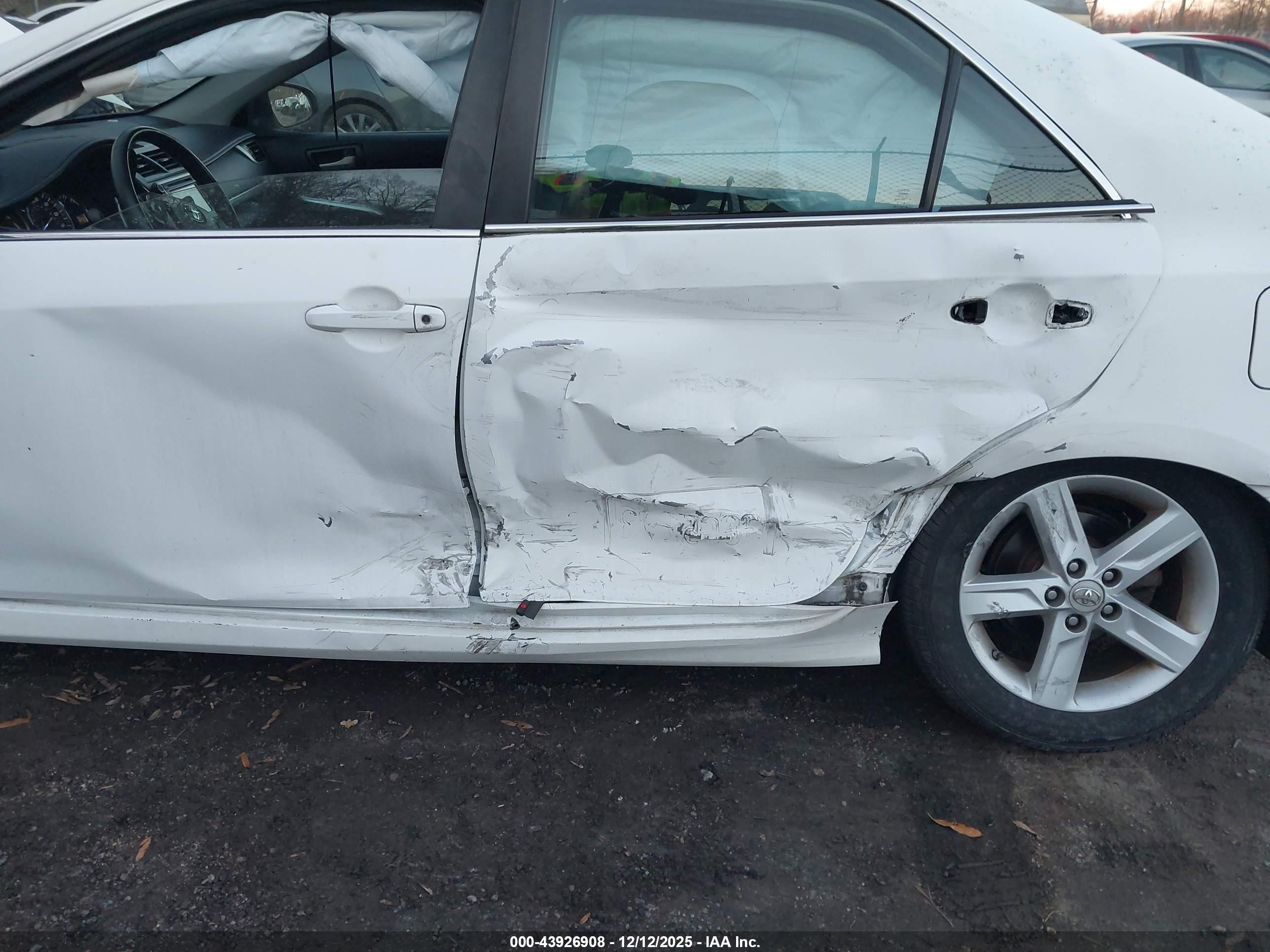 TOYOTA CAMRY image 6